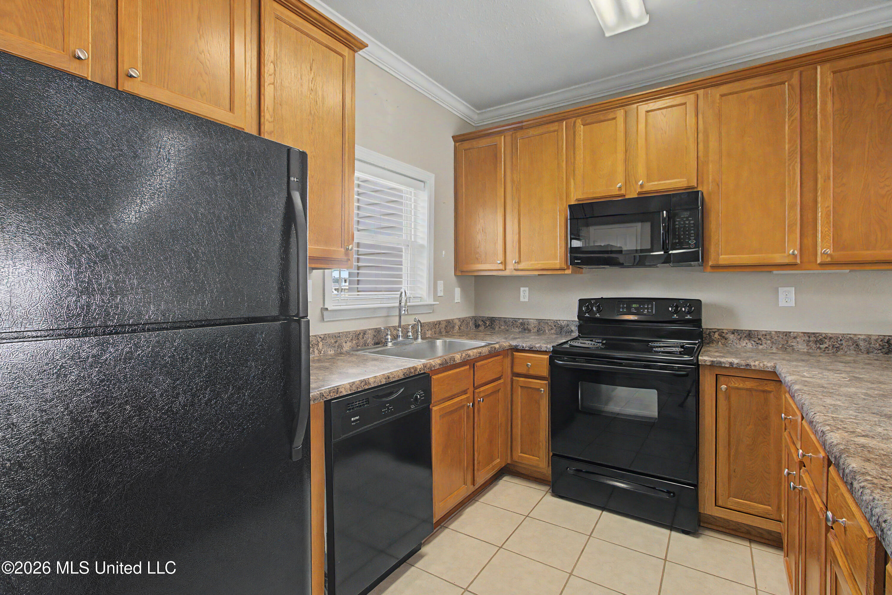 548 W Beach Boulevard Property Photo 9