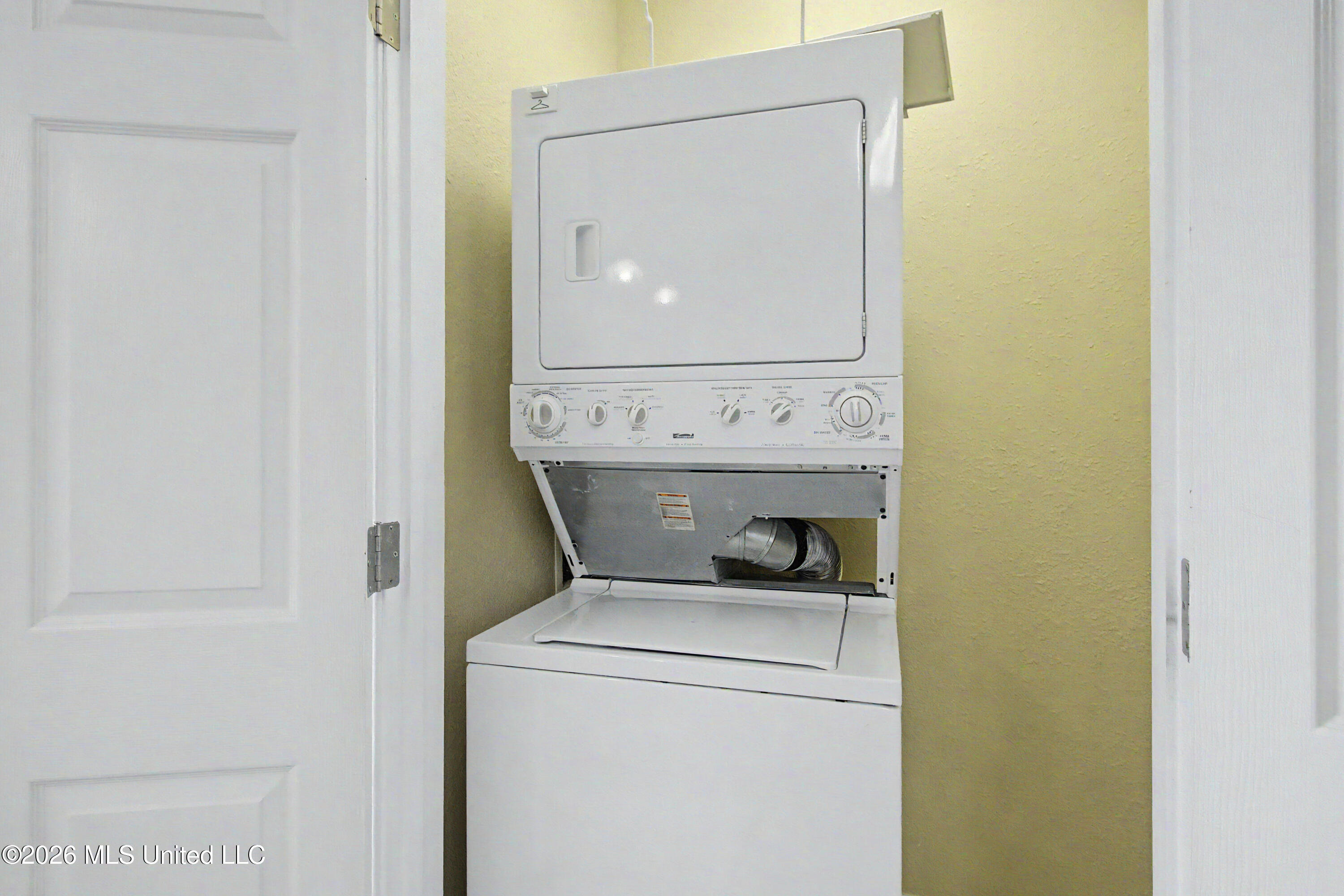 548 W Beach Boulevard Property Photo 10