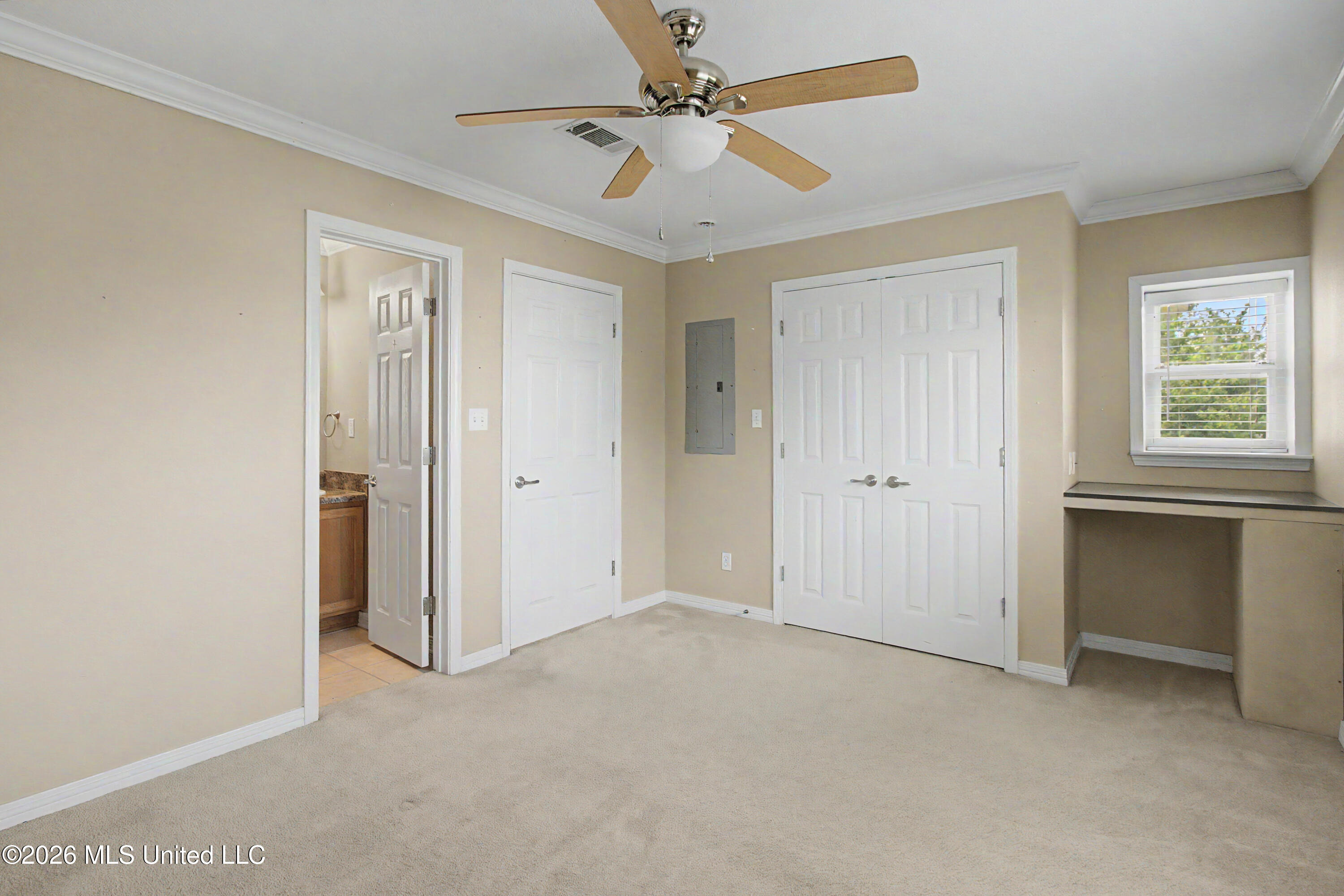 548 W Beach Boulevard Property Photo 13