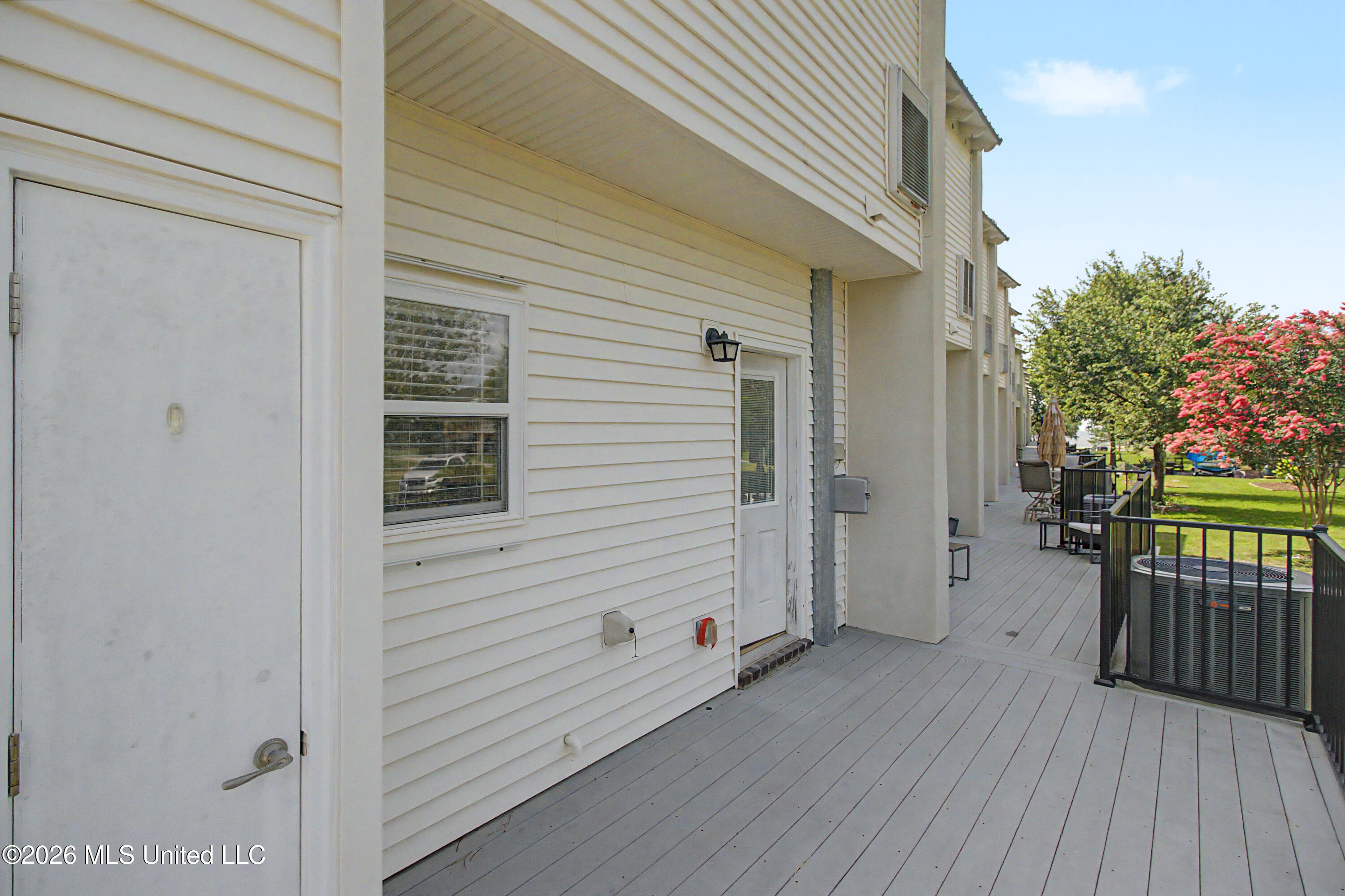 548 W Beach Boulevard Property Photo 21