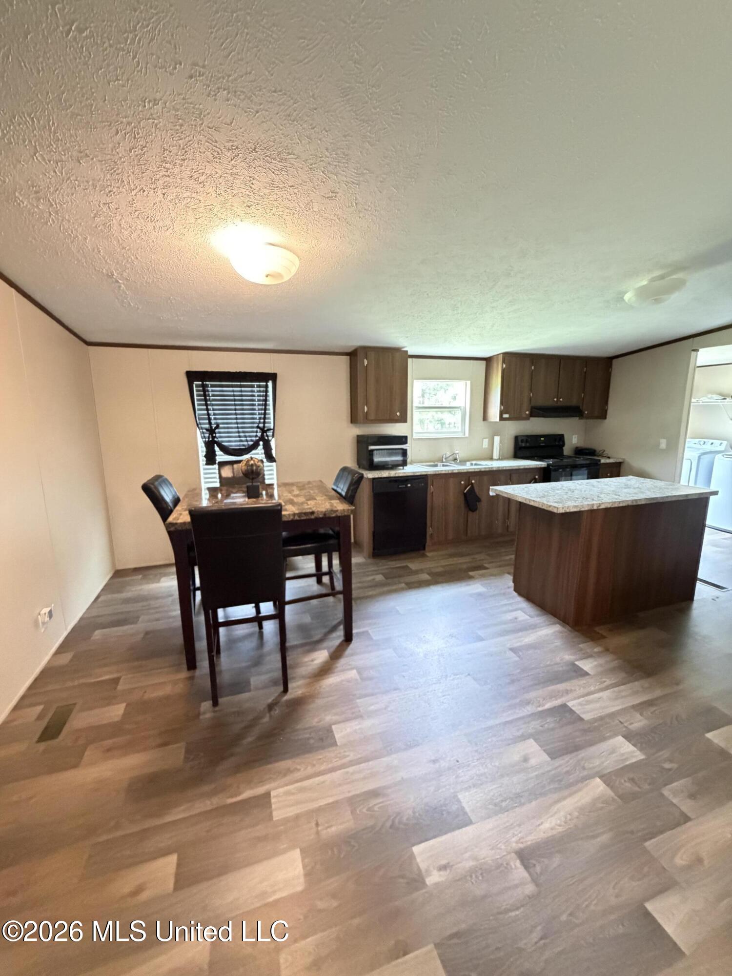 1123 Joel Lang Road Property Photo 9