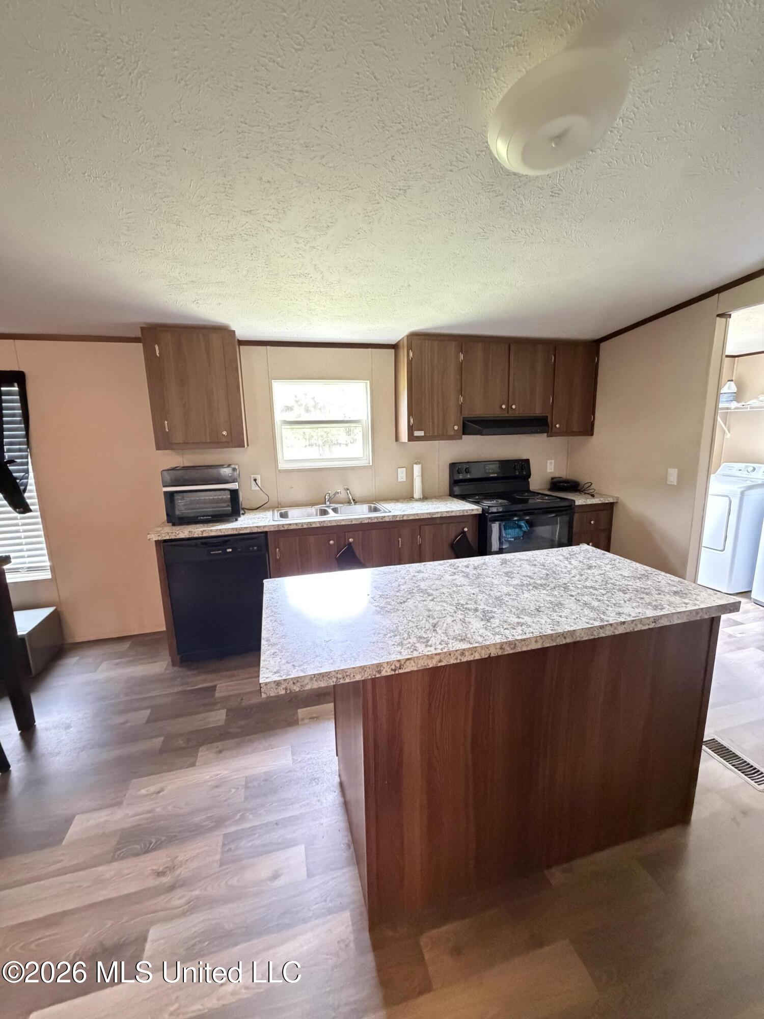 1123 Joel Lang Road Property Photo 10