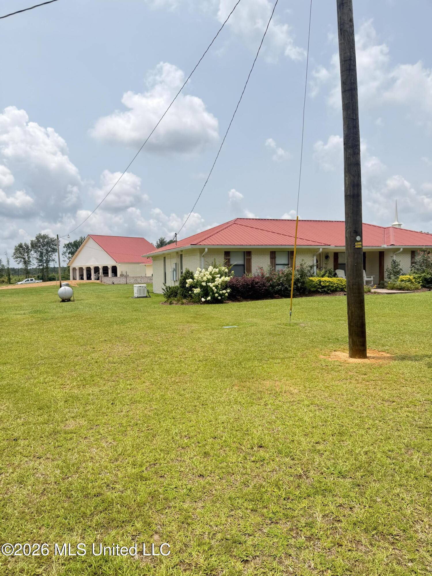 4018 Fernwood Road Property Photo 5