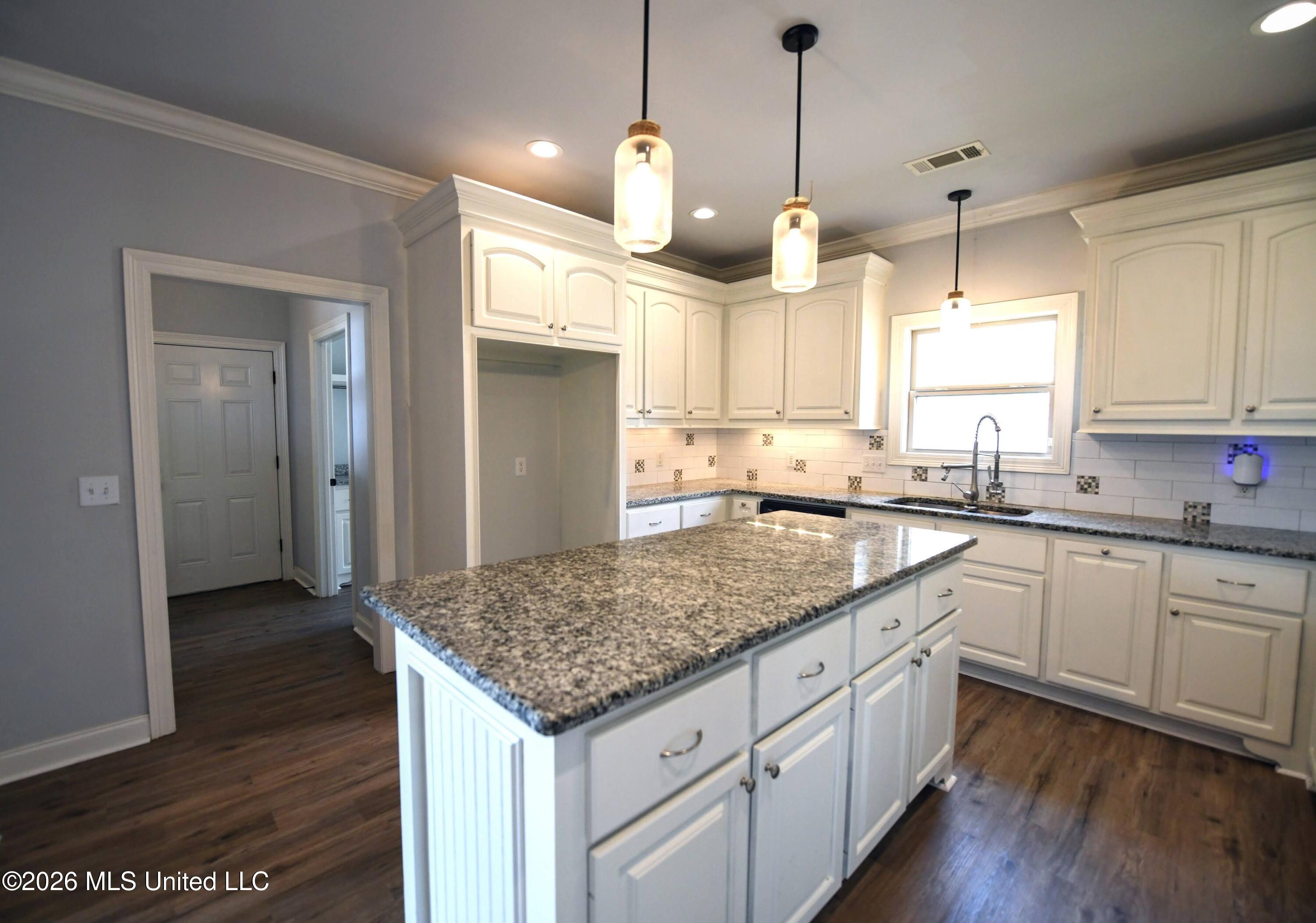 602 Emerald Court Property Photo 7