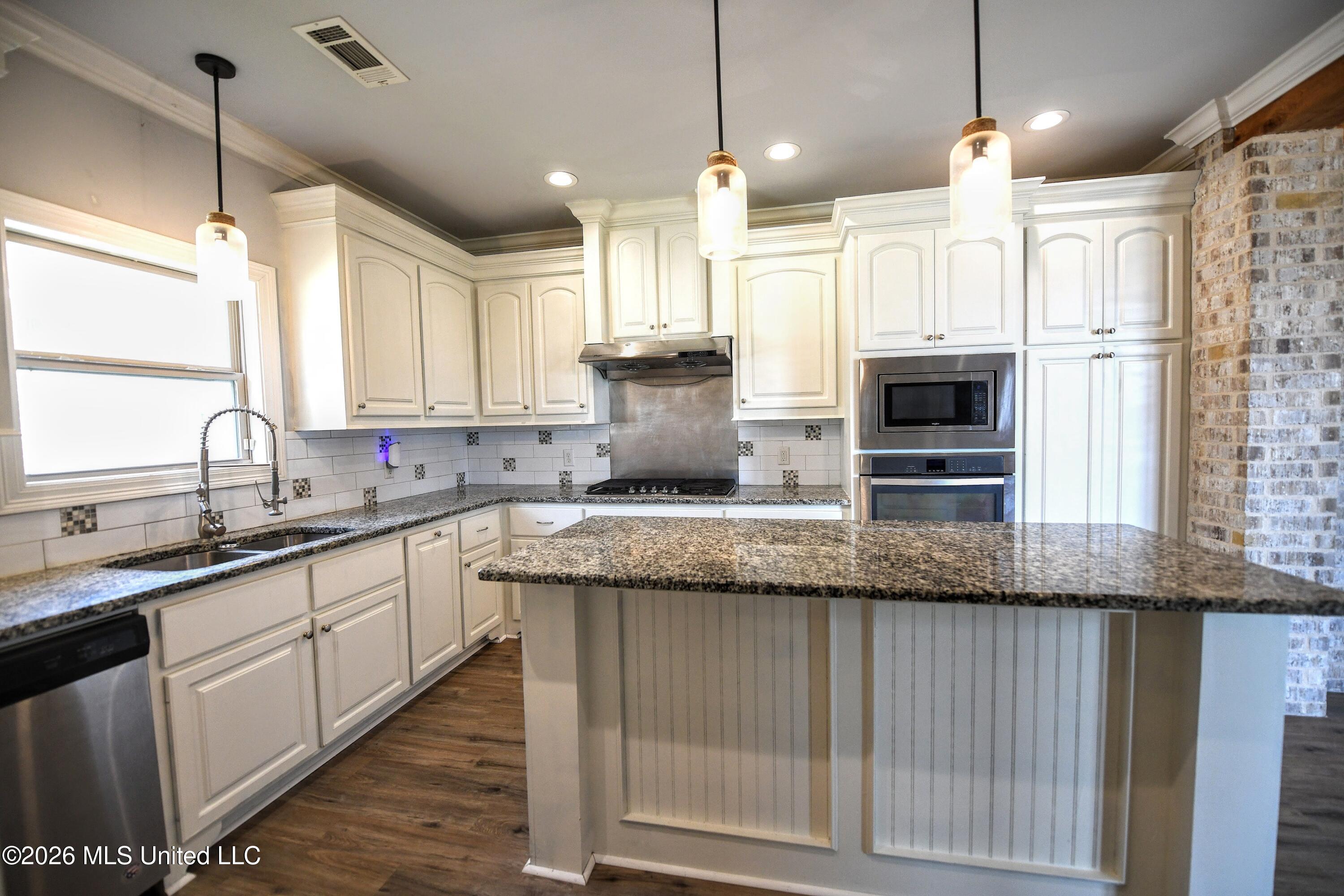 602 Emerald Court Property Photo 9