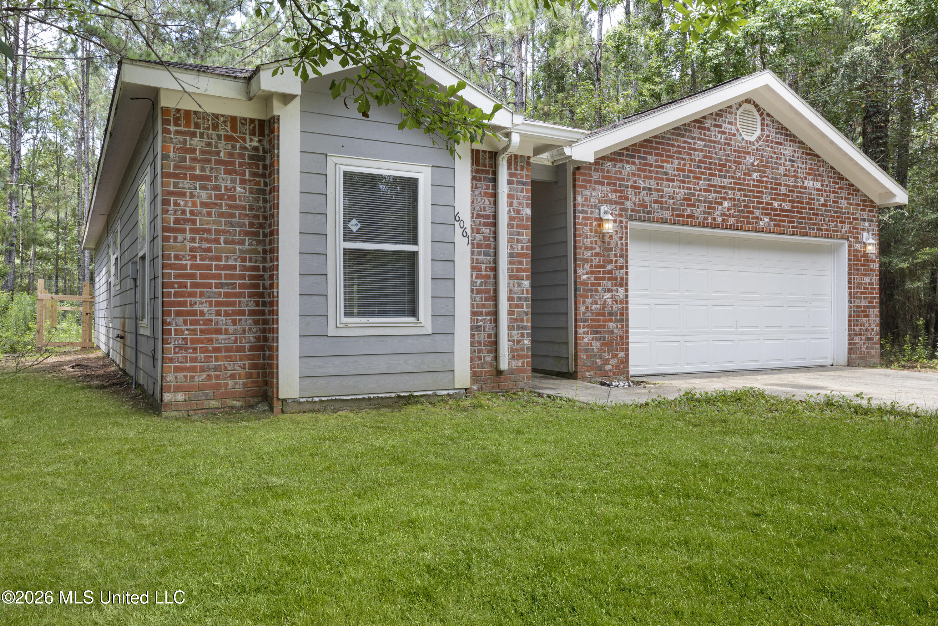 6061 W Madison Street Property Photo 3
