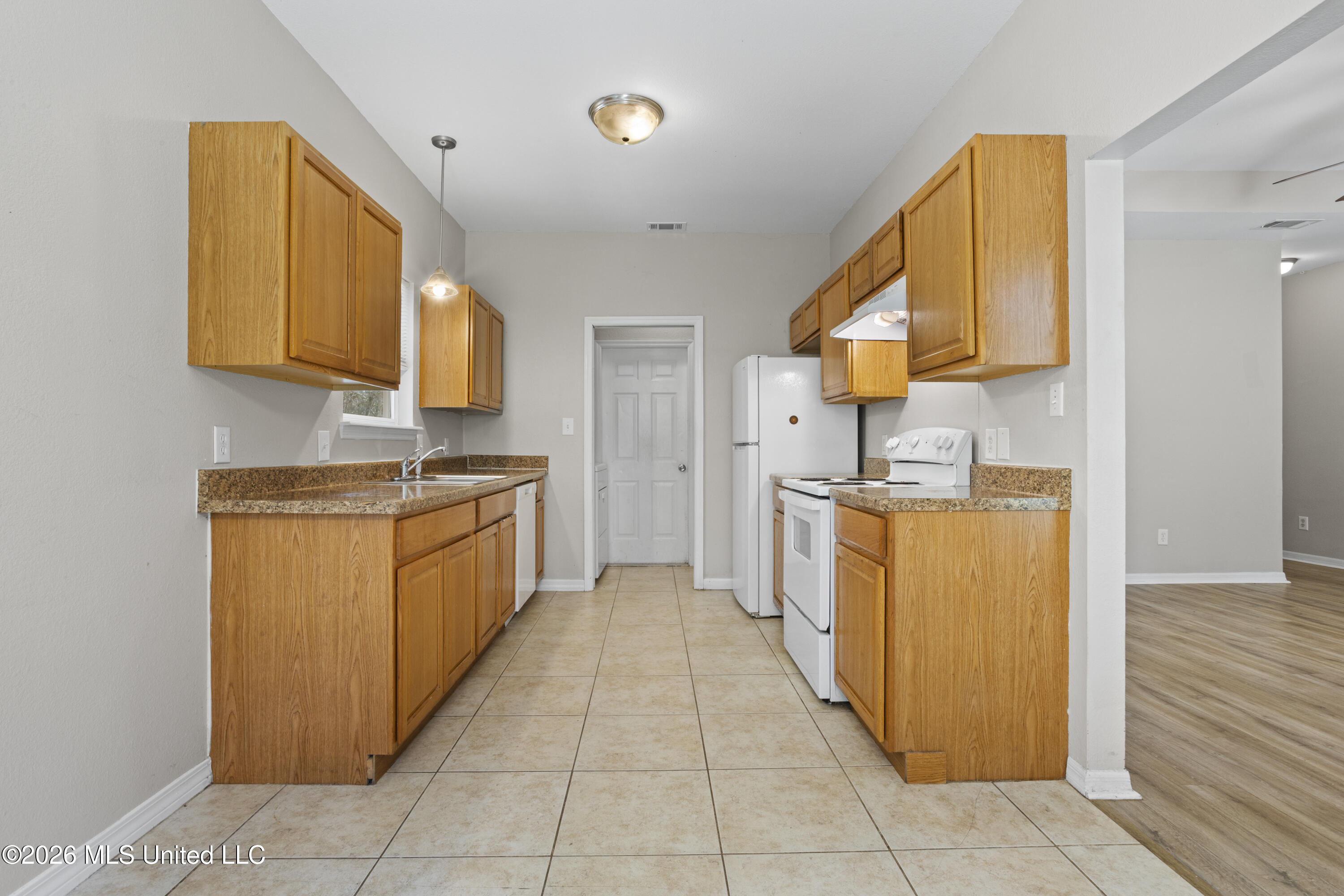 6061 W Madison Street Property Photo 9