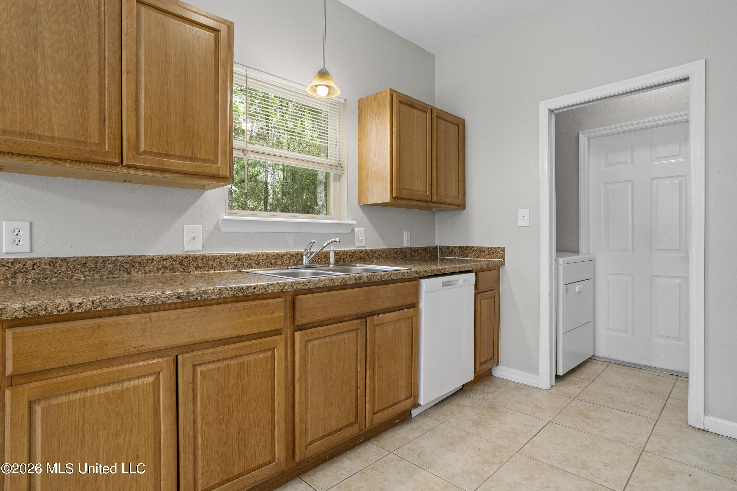 6061 W Madison Street Property Photo 10