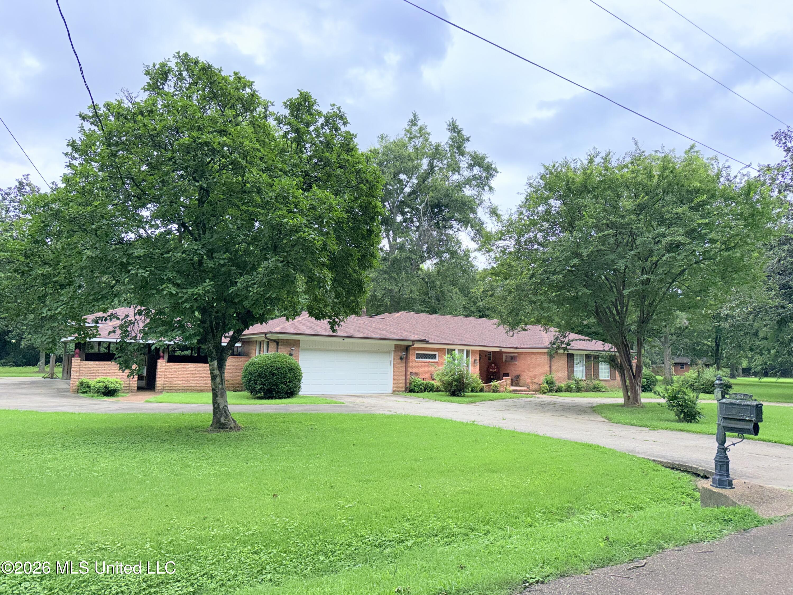 123 Devalda Drive Property Photo 2