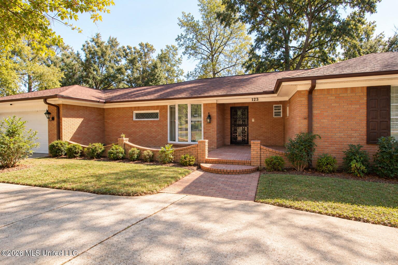 123 Devalda Drive Property Photo 2