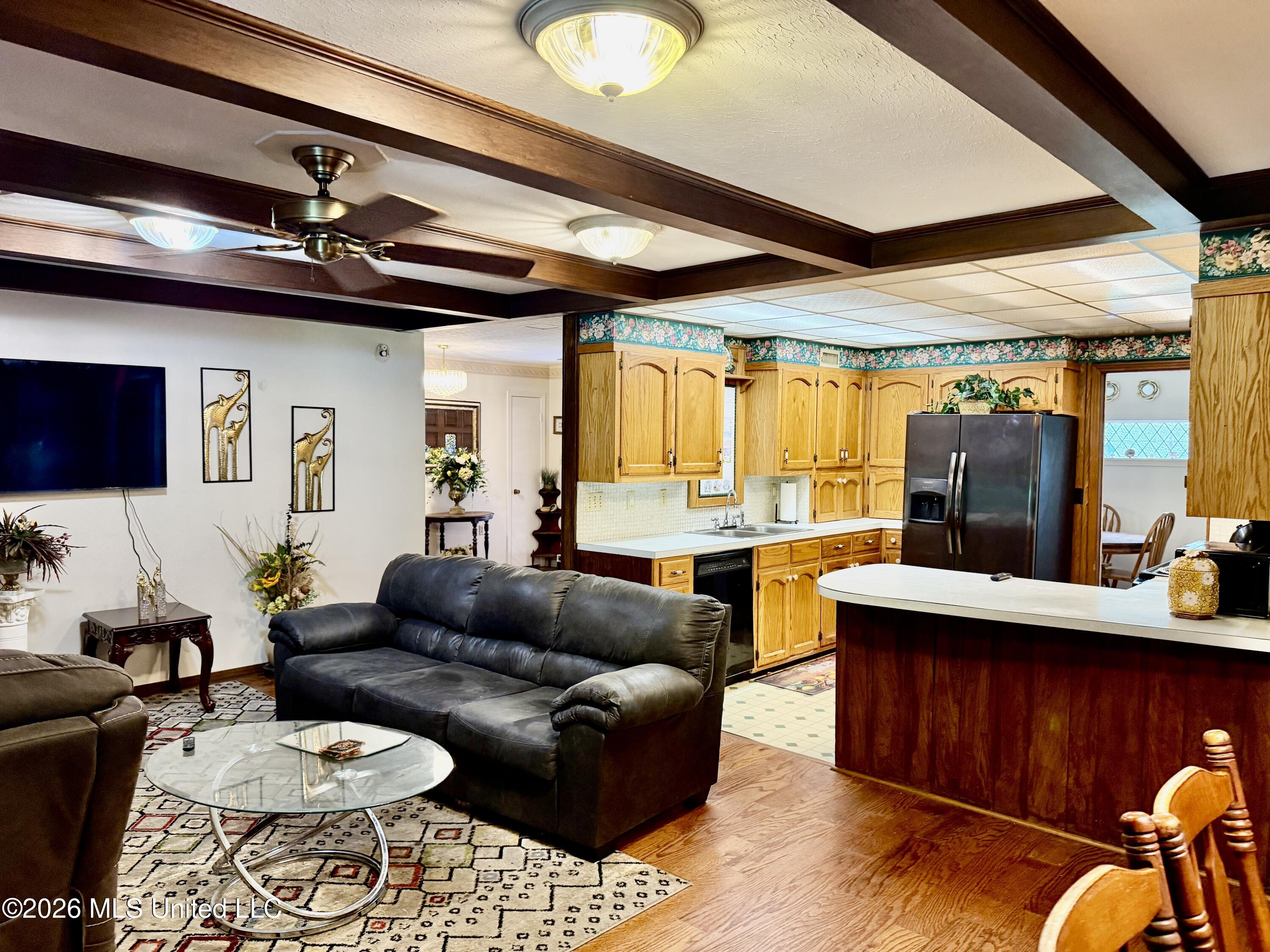 123 Devalda Drive Property Photo 3