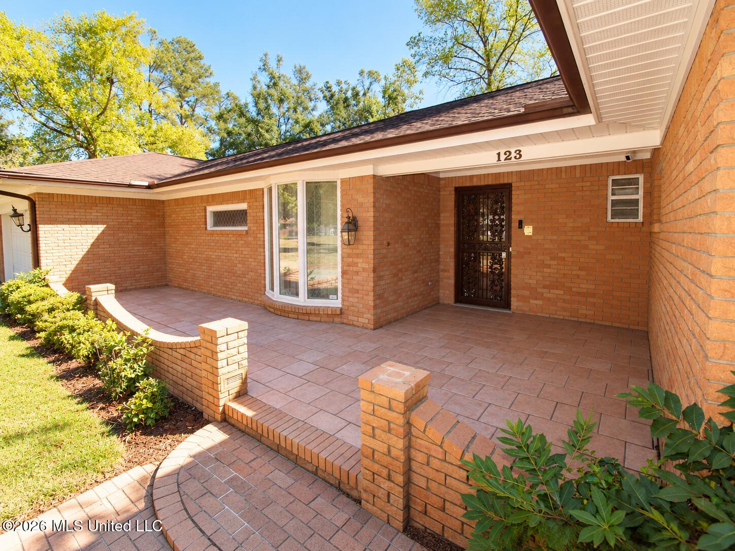 123 Devalda Drive Property Photo 3