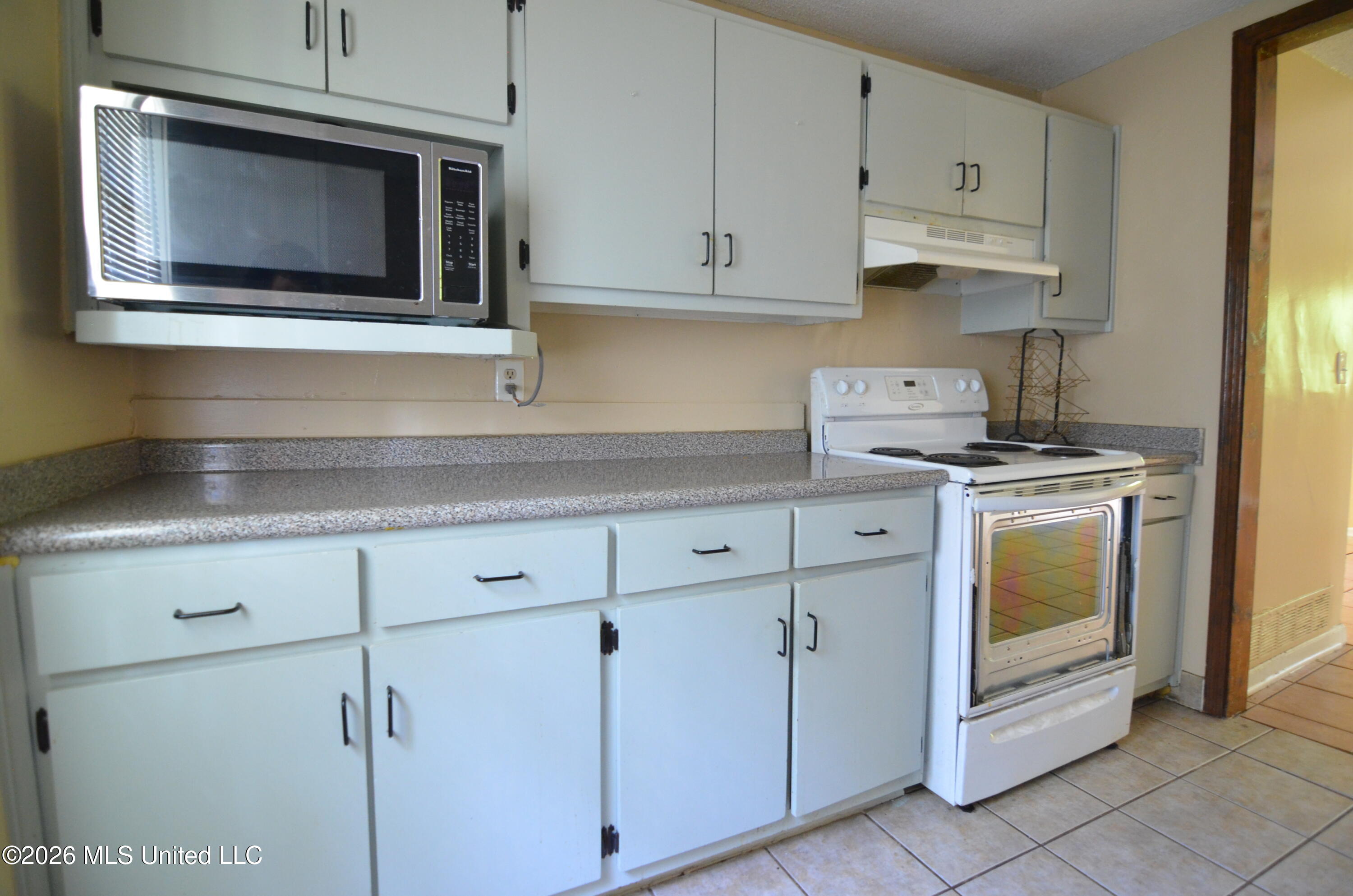 468 Park Street Property Photo 6