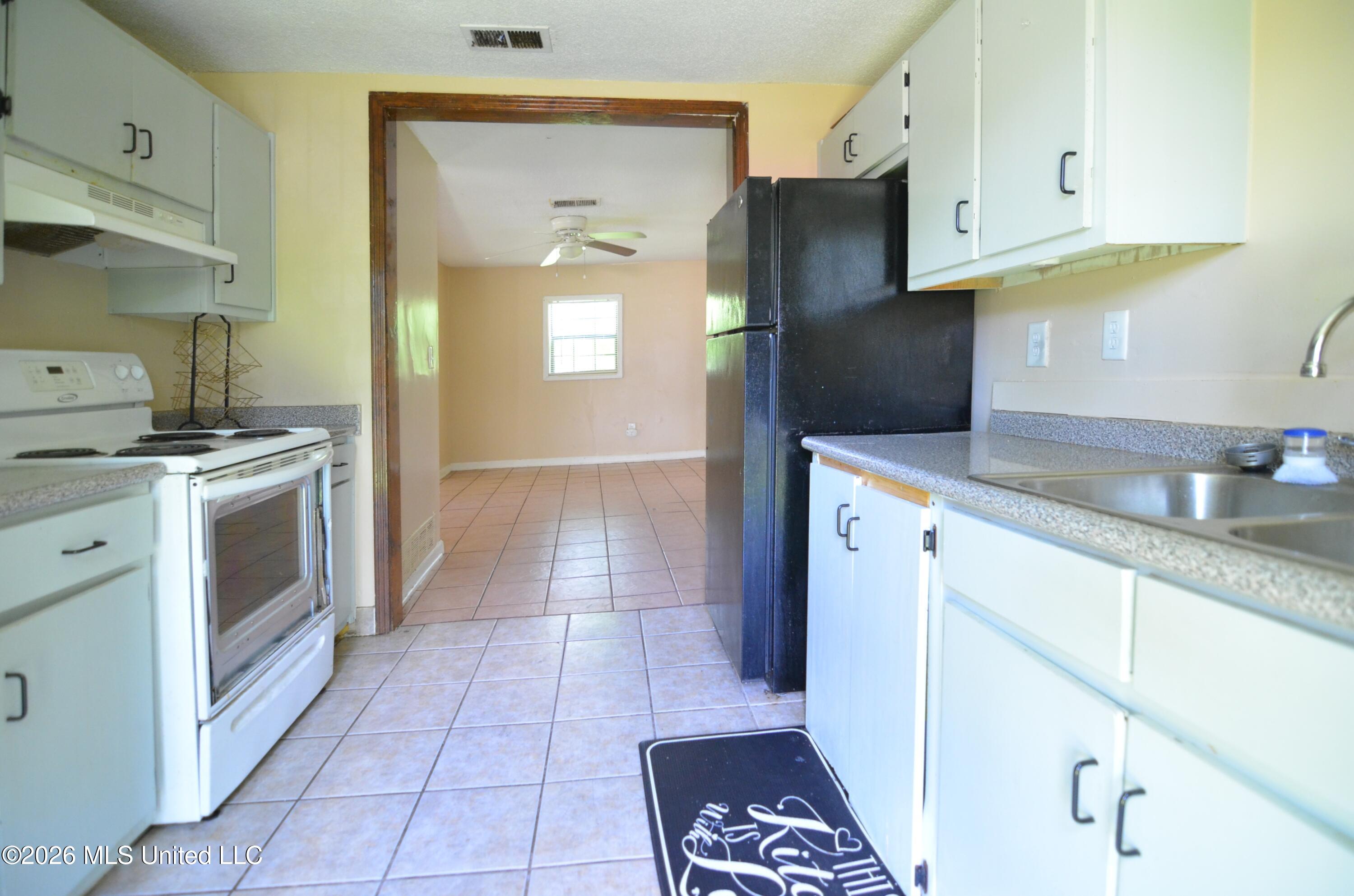 468 Park Street Property Photo 7