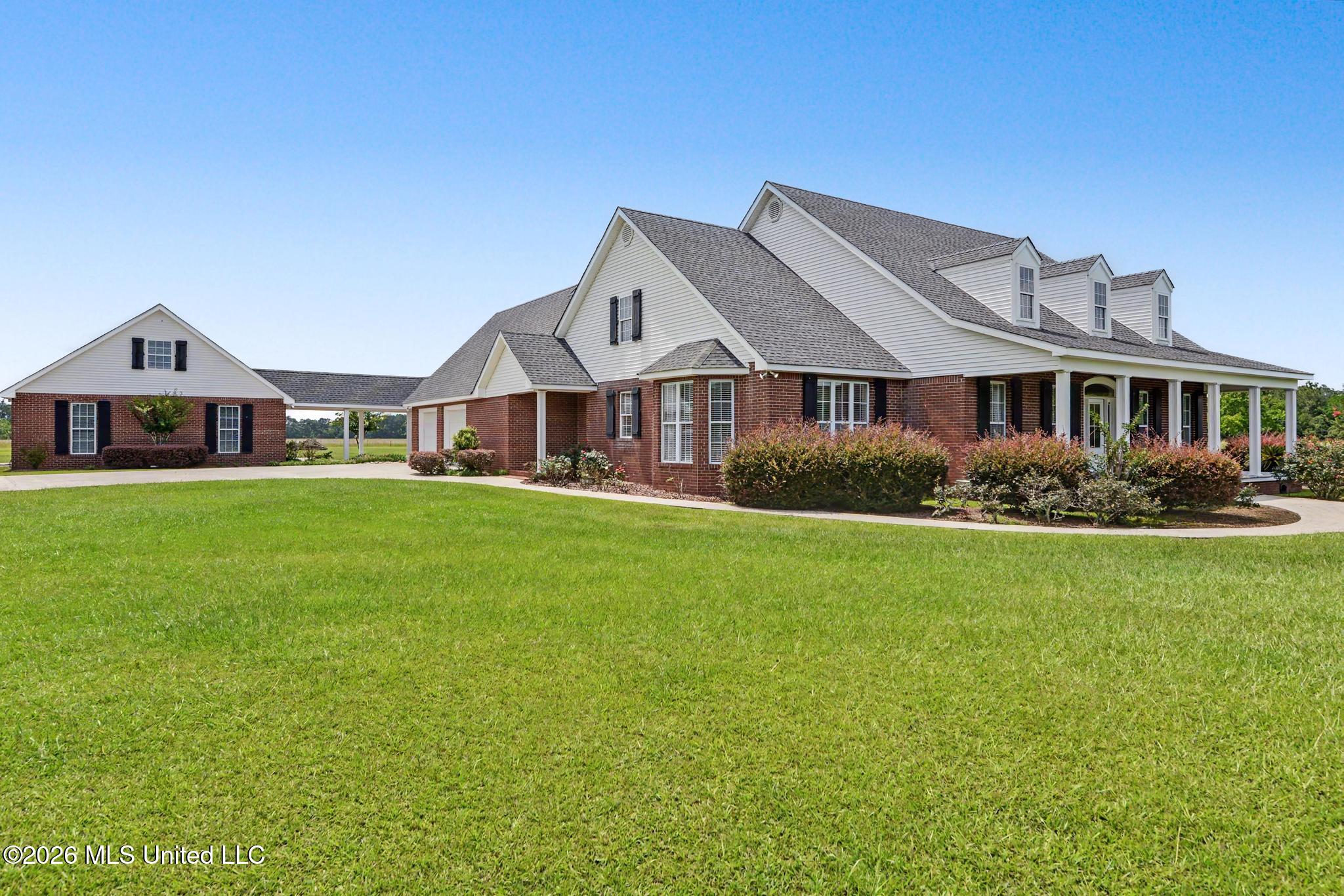 5140 Lower Bay Road Property Photo 4