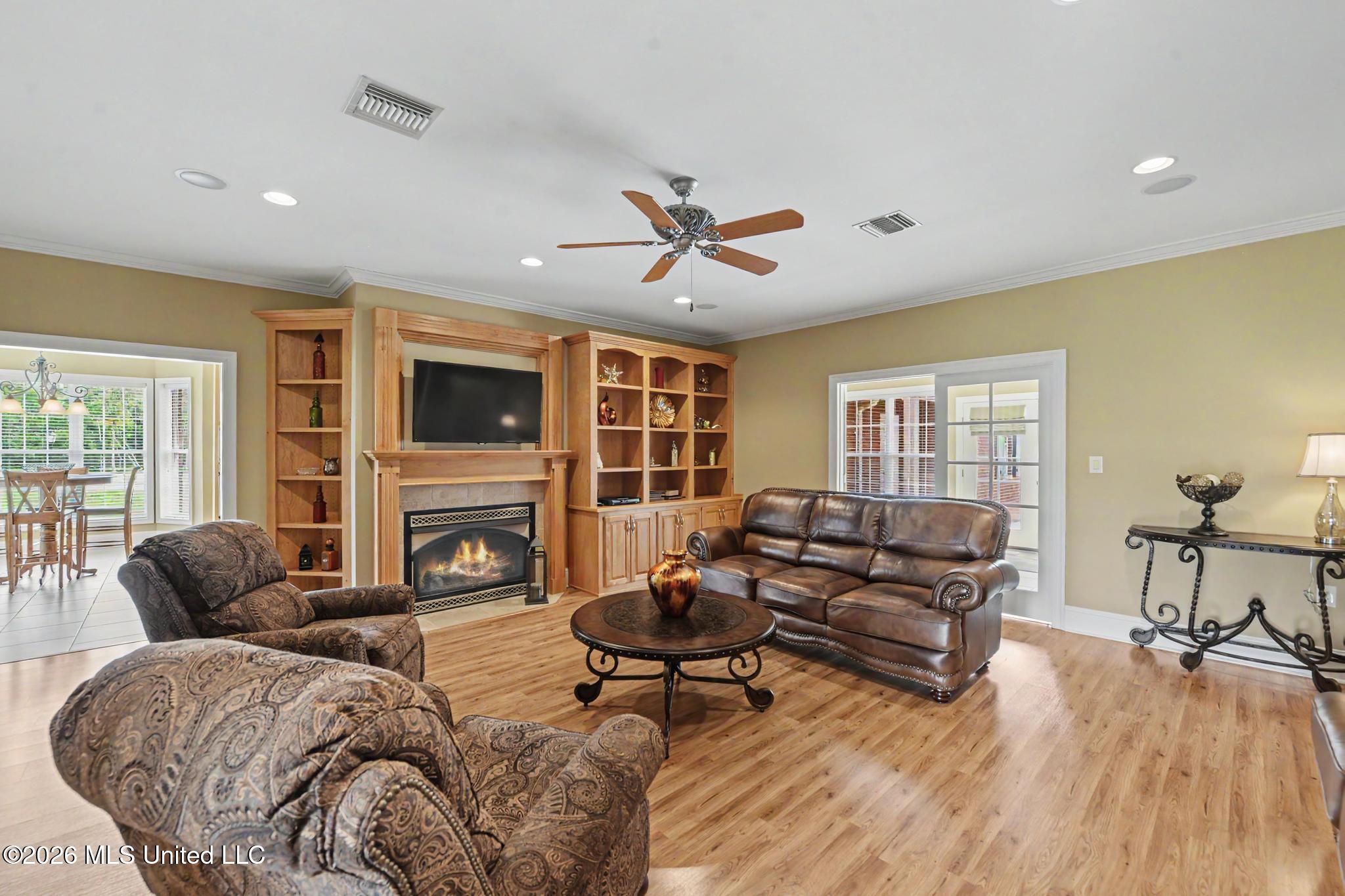 5140 Lower Bay Road Property Photo 7