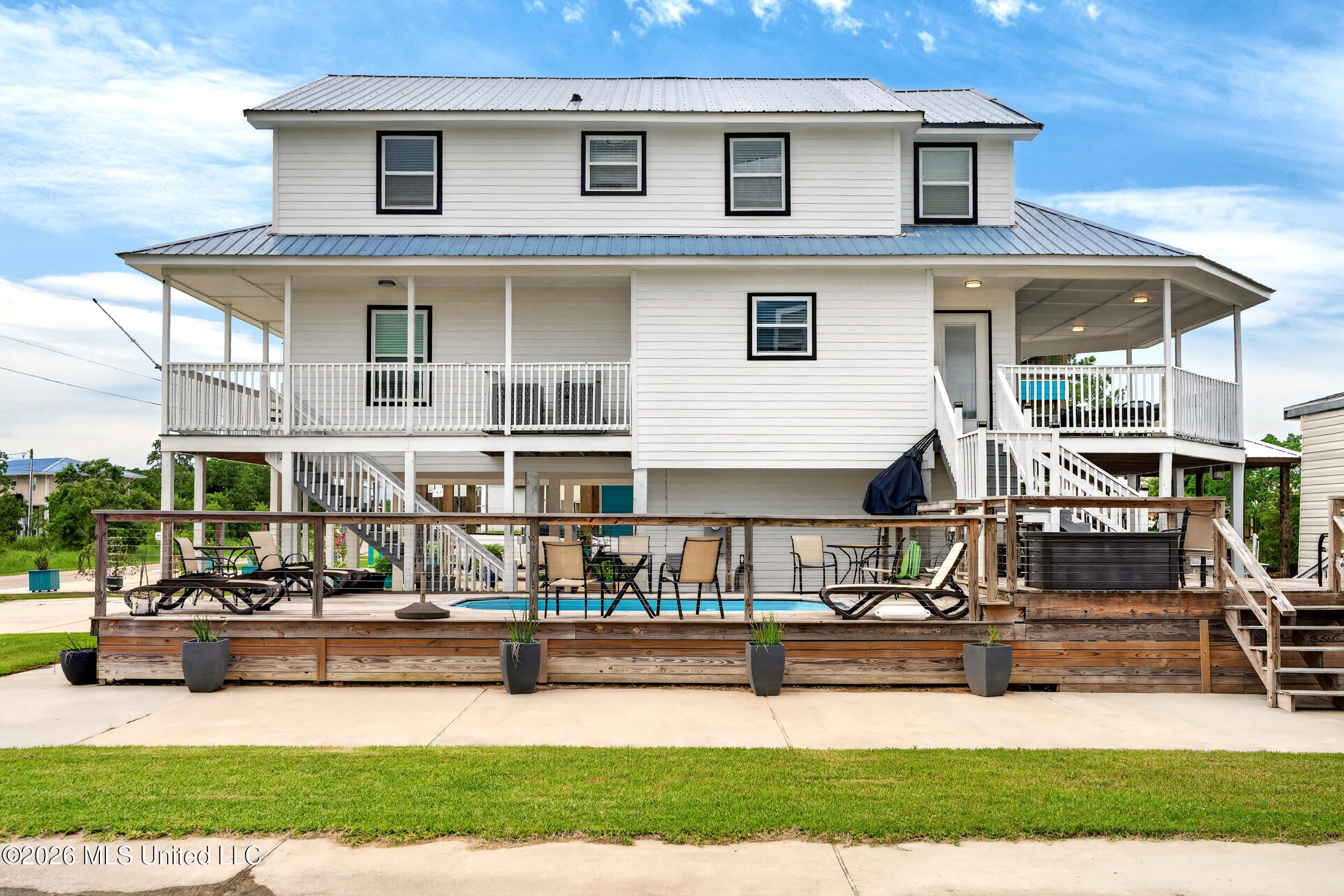 4044 Mindanao Street Property Photo 2
