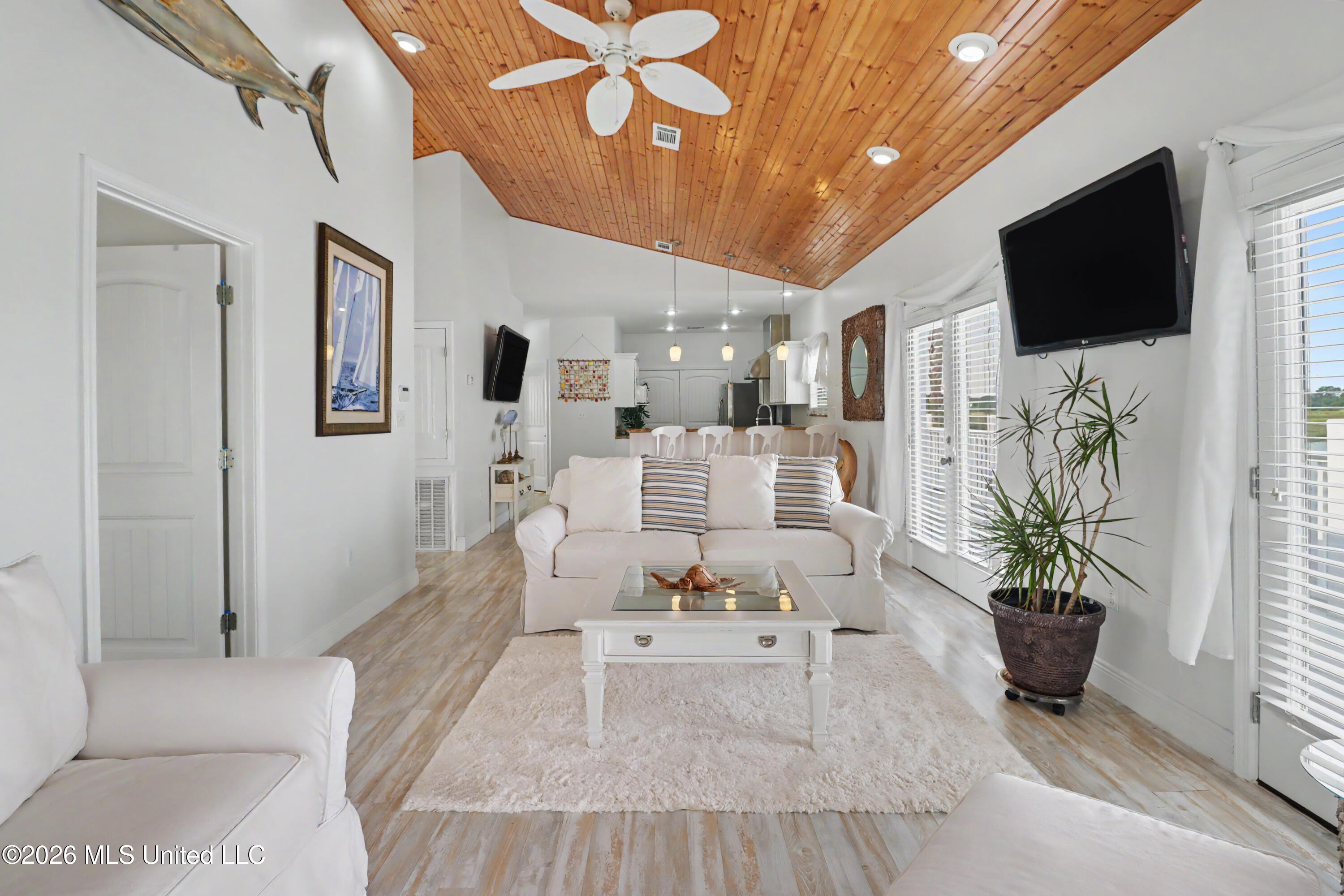 10157 S River Drive Property Photo 4