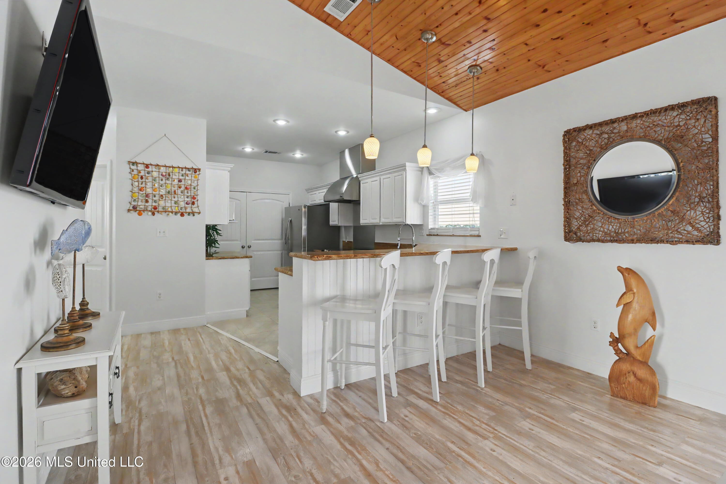 10157 S River Drive Property Photo 5
