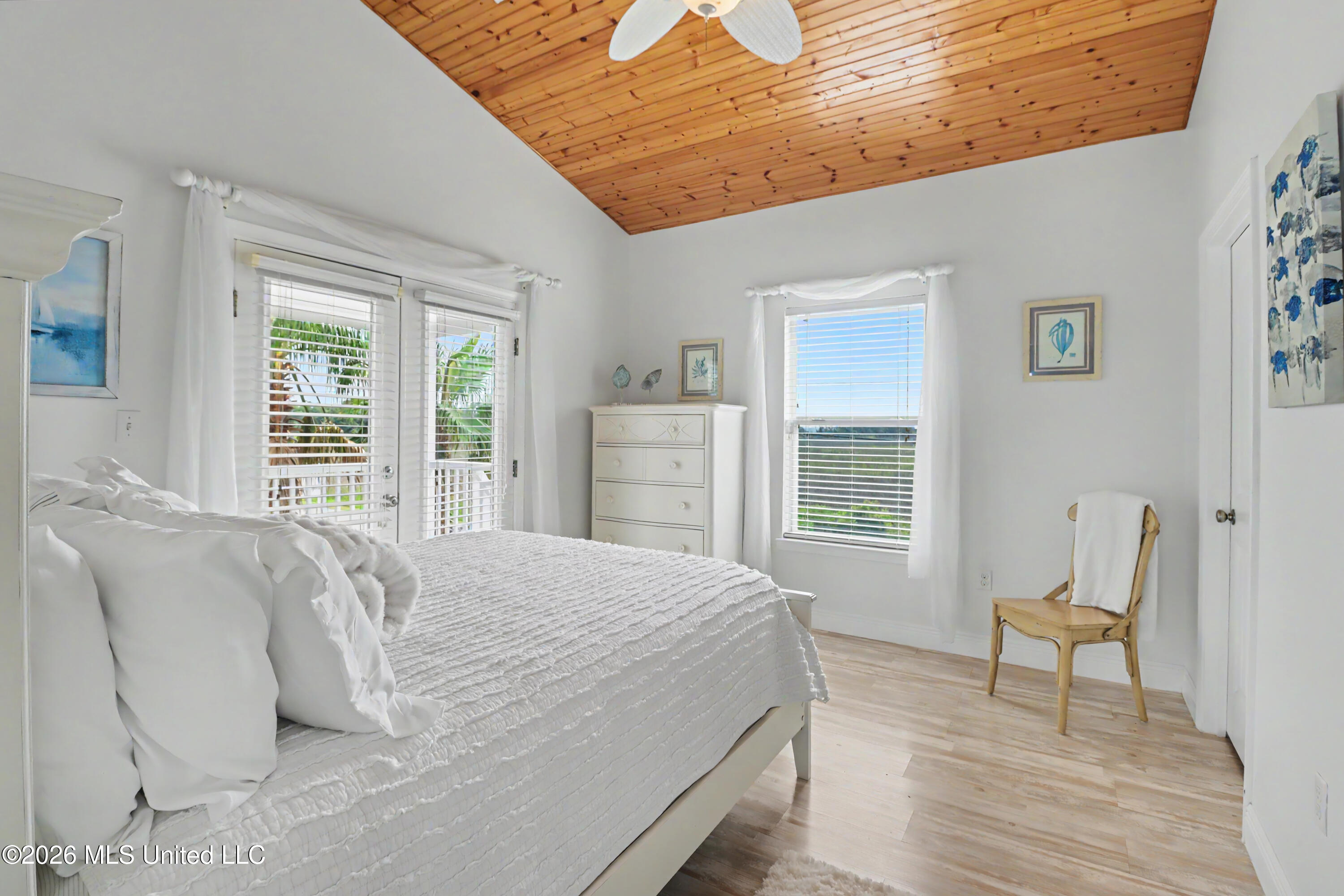 10157 S River Drive Property Photo 13