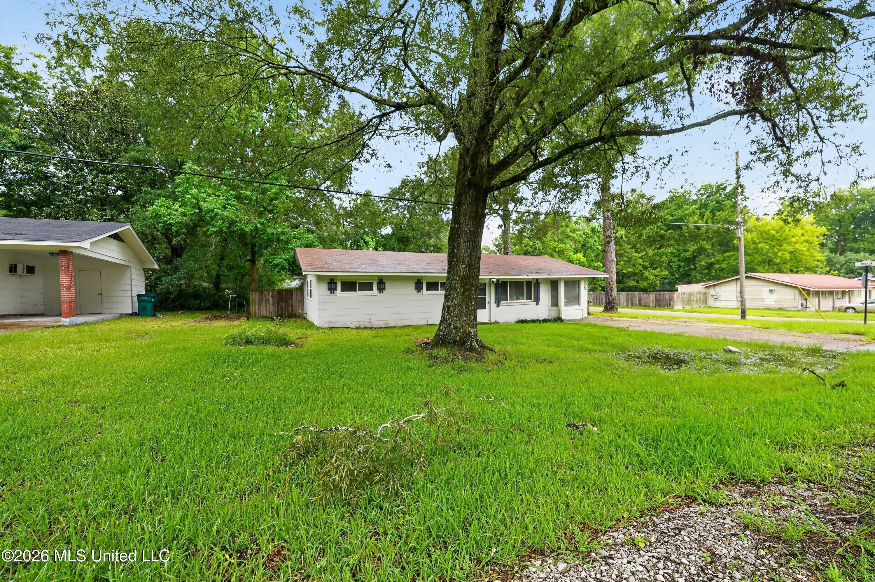 4305 Old Brandon Road Property Photo 2