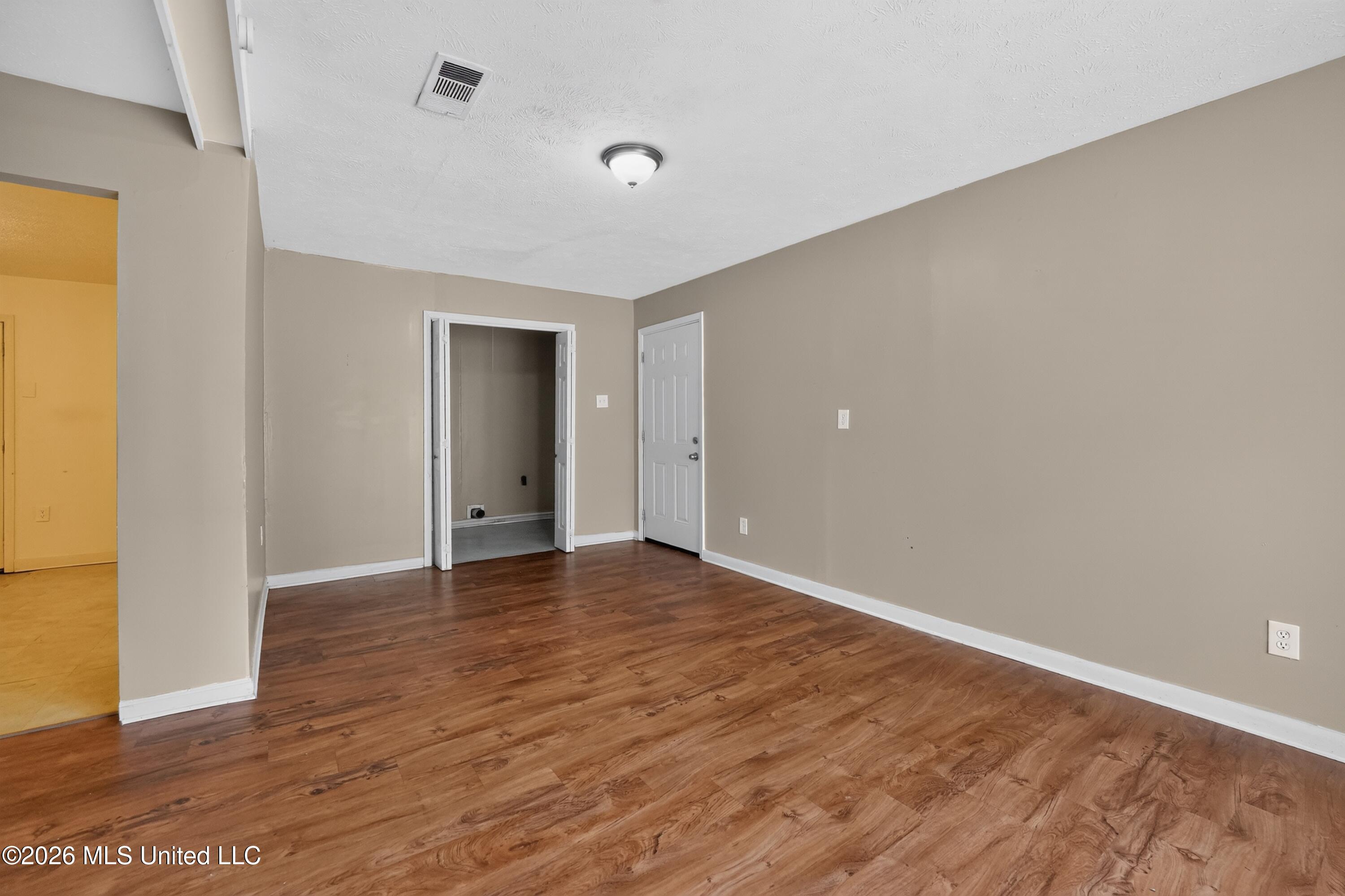 4305 Old Brandon Road Property Photo 5