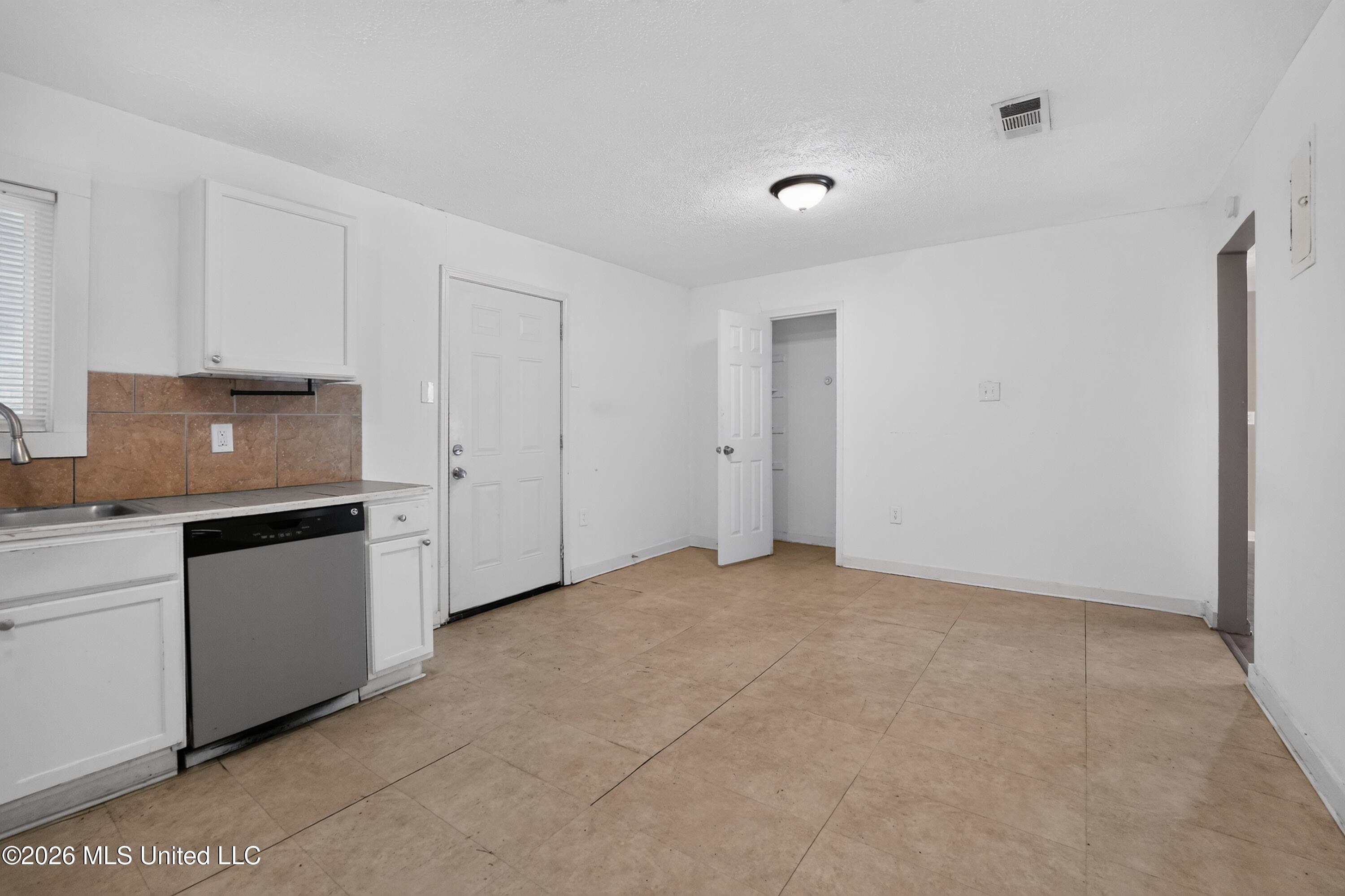 4305 Old Brandon Road Property Photo 11
