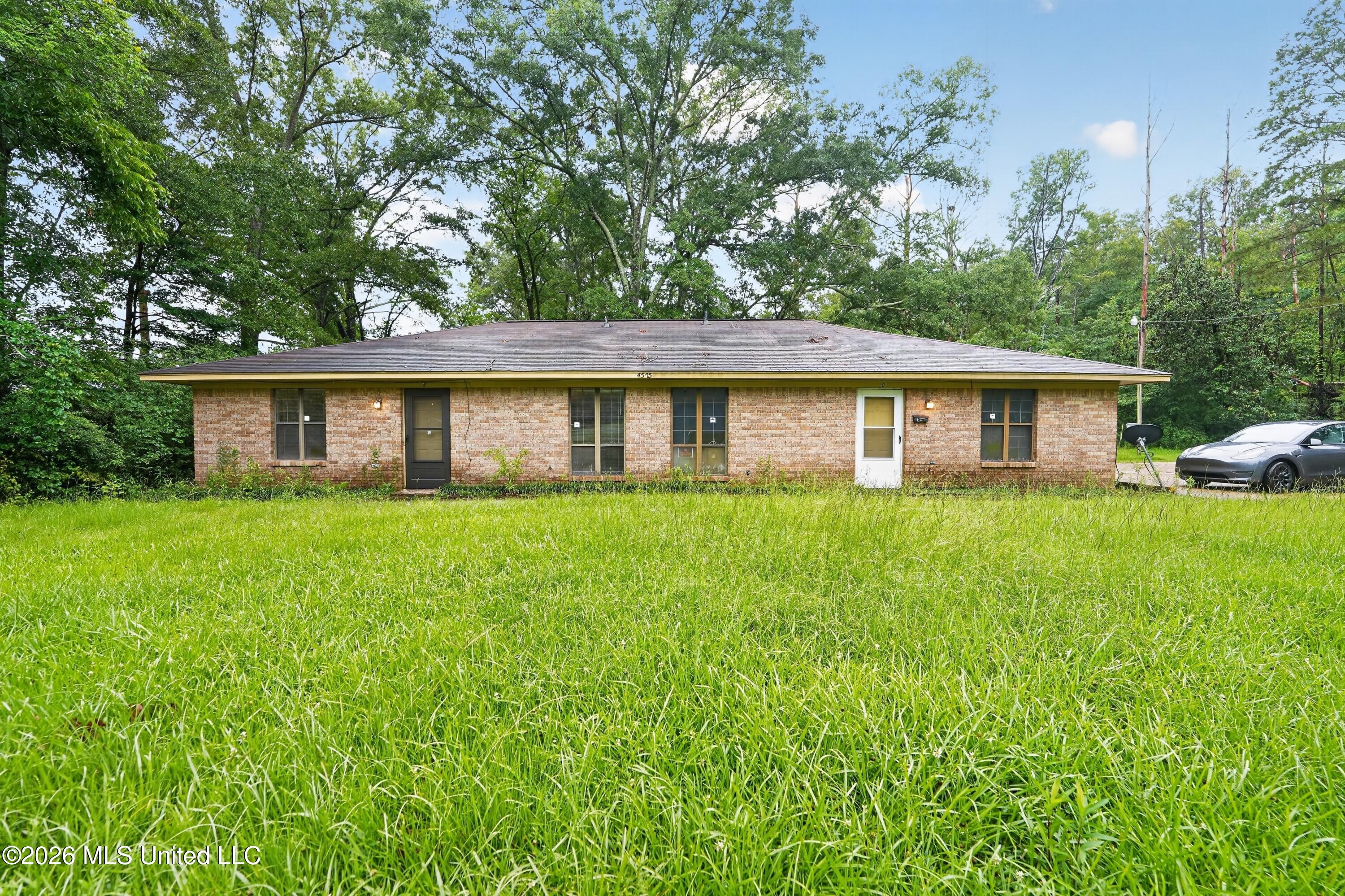 4525 Whitehaven Drive Property Photo 1