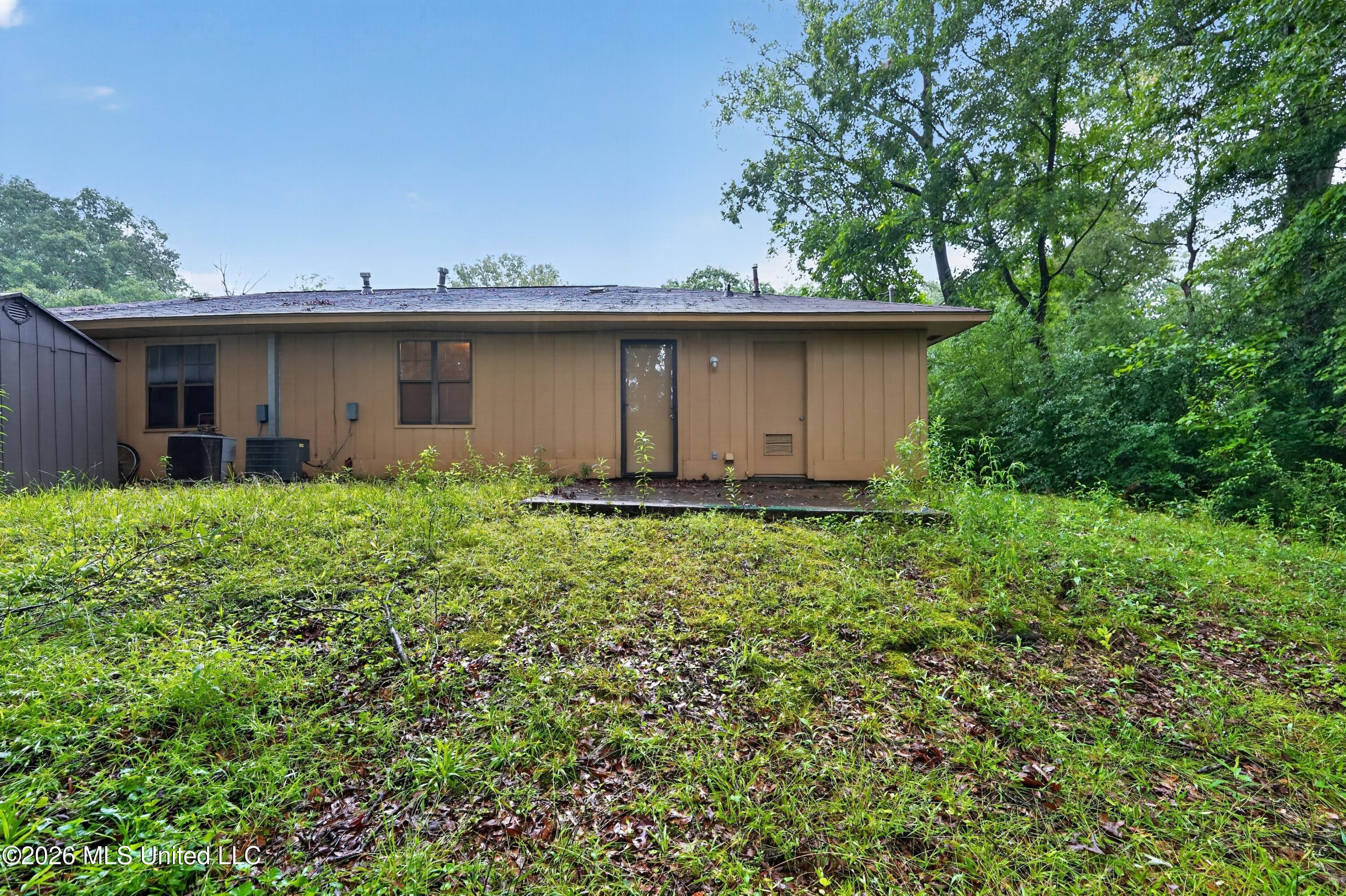 4525 Whitehaven Drive Property Photo 2