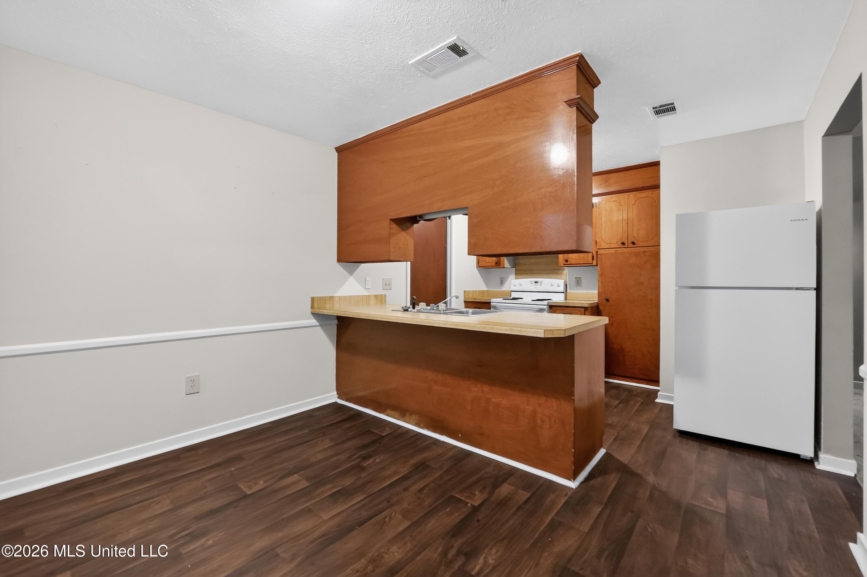 4525 Whitehaven Drive Property Photo 8