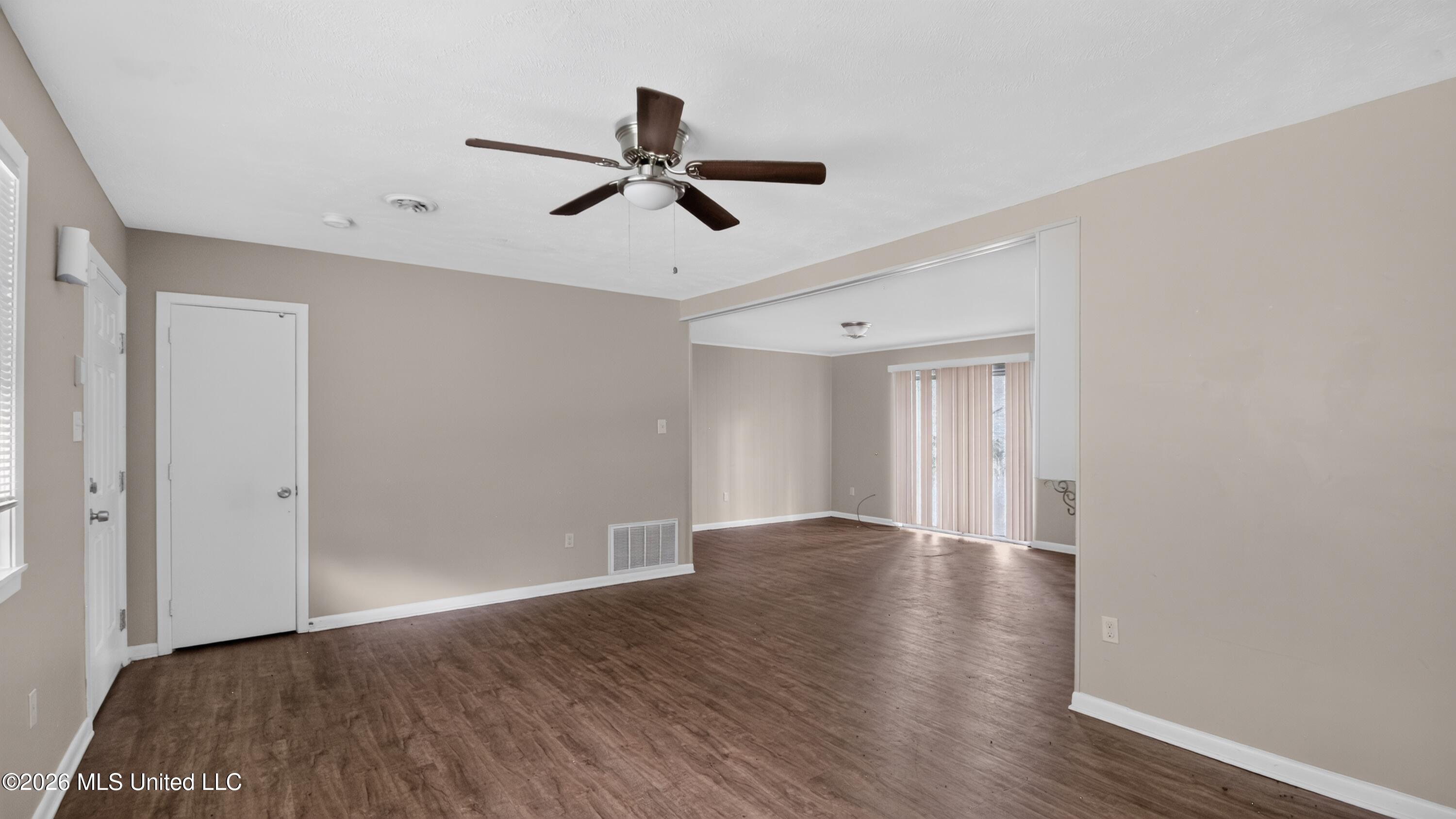 1128 Autumn Street Property Photo 6