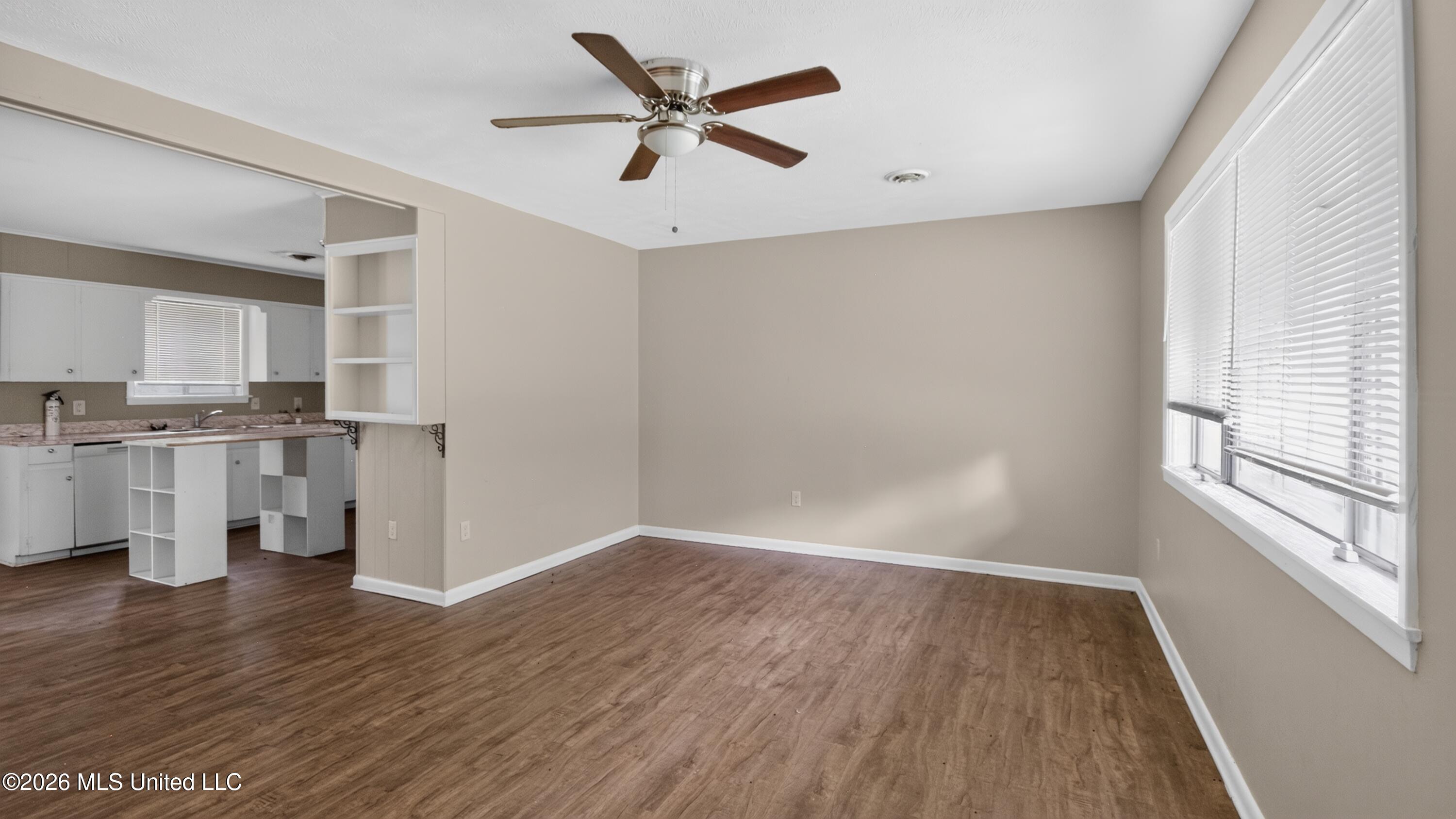 1128 Autumn Street Property Photo 7
