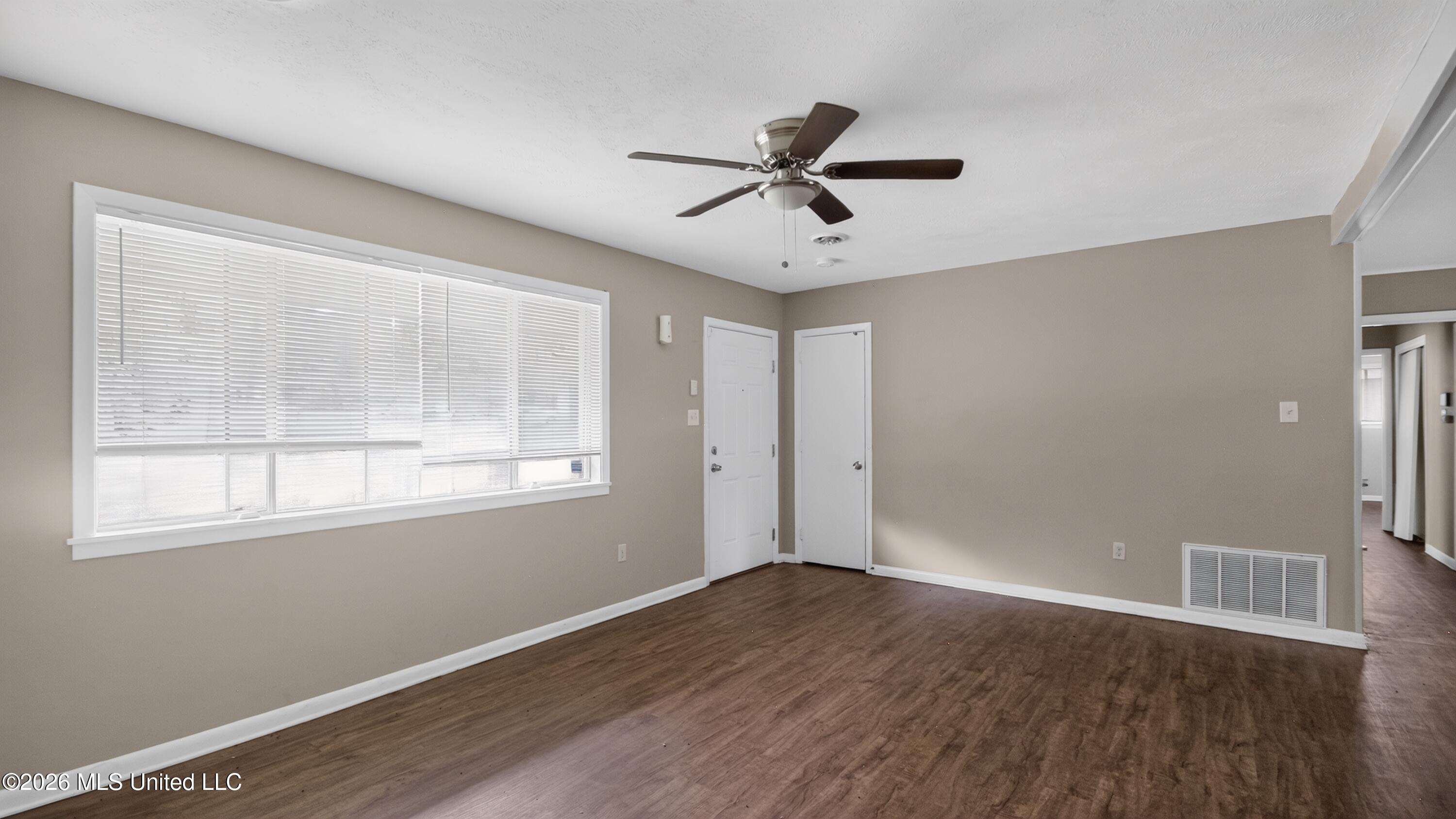 1128 Autumn Street Property Photo 8