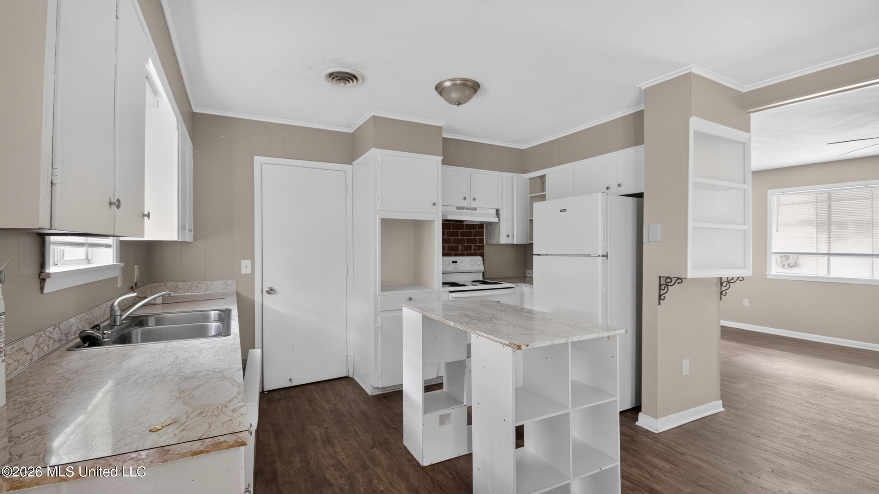1128 Autumn Street Property Photo 9