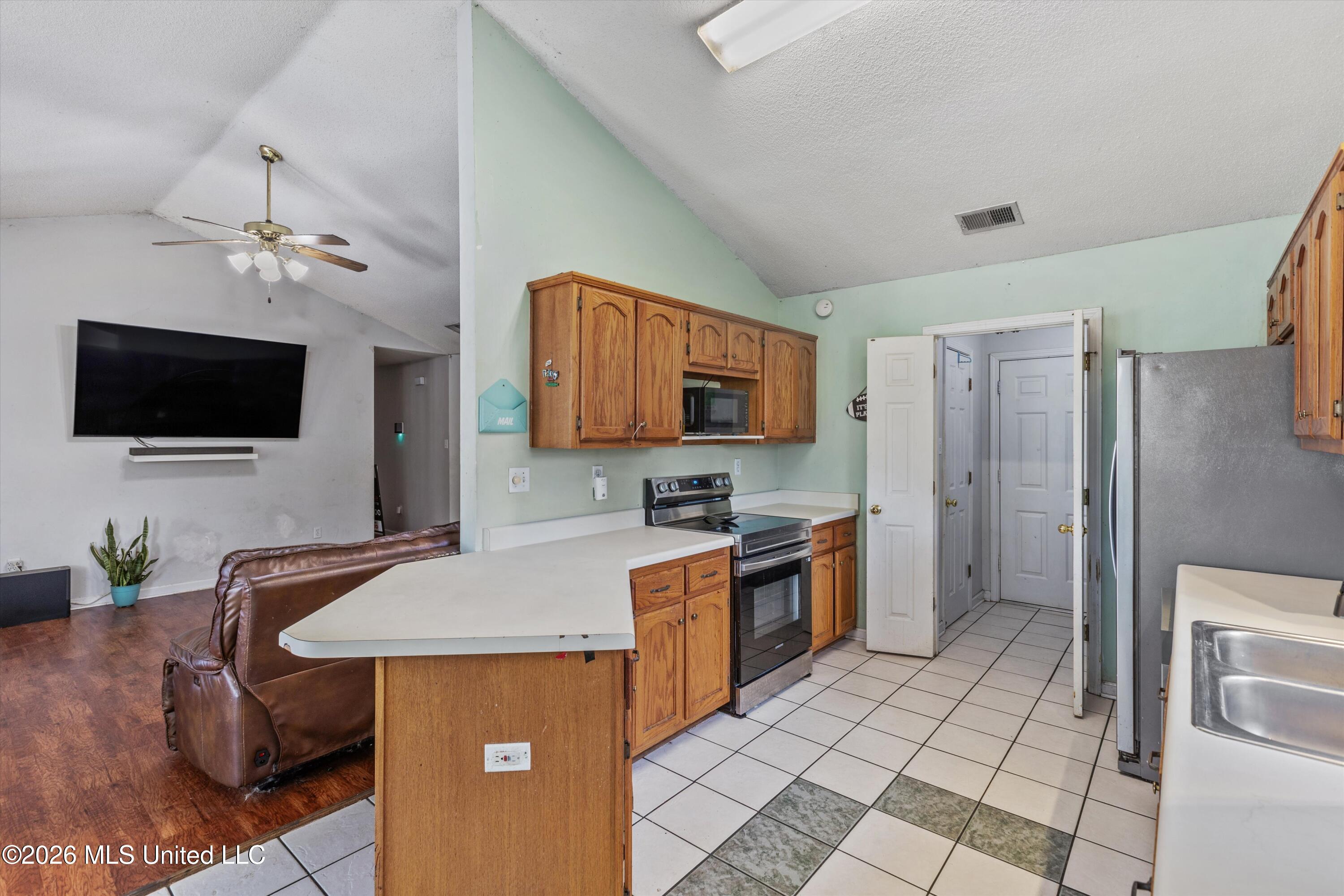 6108 Magnolia Lakes Drive Property Photo 7