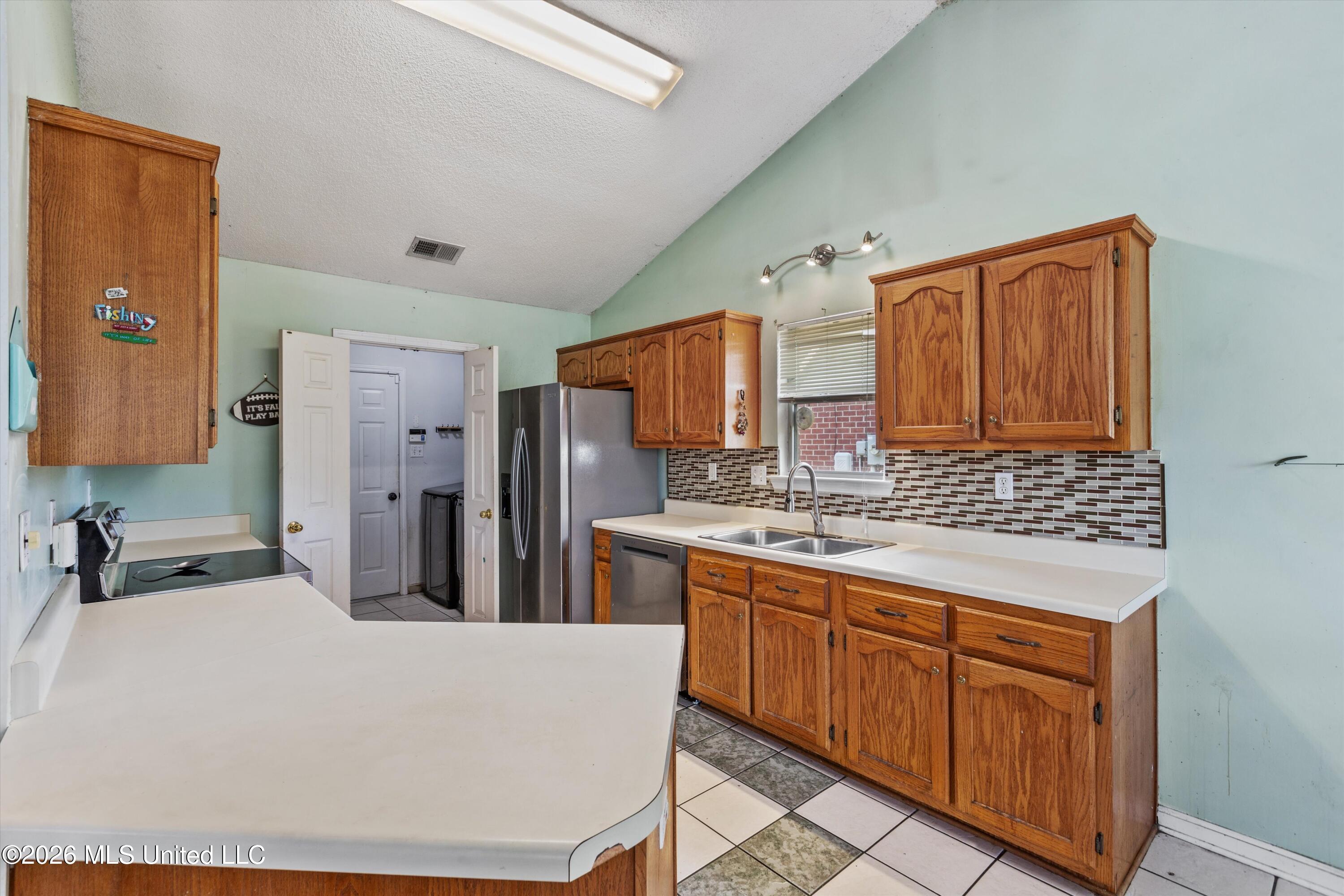 6108 Magnolia Lakes Drive Property Photo 8