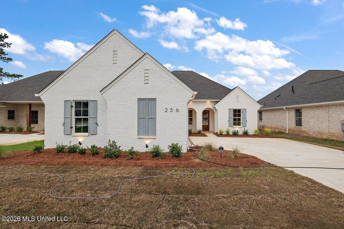 256 Caroline Boulevard Property Photo 1