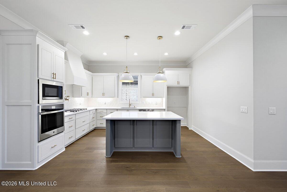 256 Caroline Boulevard Property Photo 3