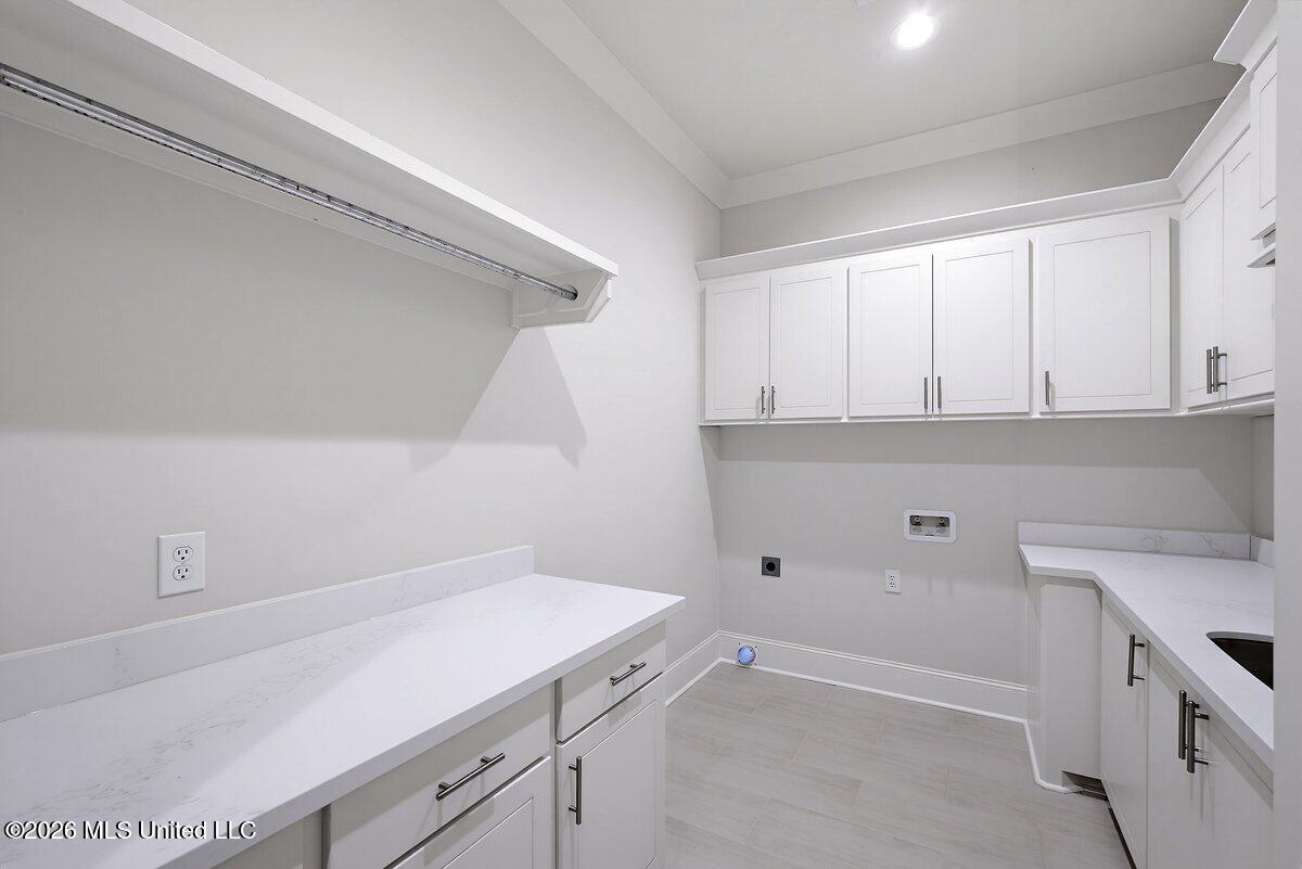 256 Caroline Boulevard Property Photo 8