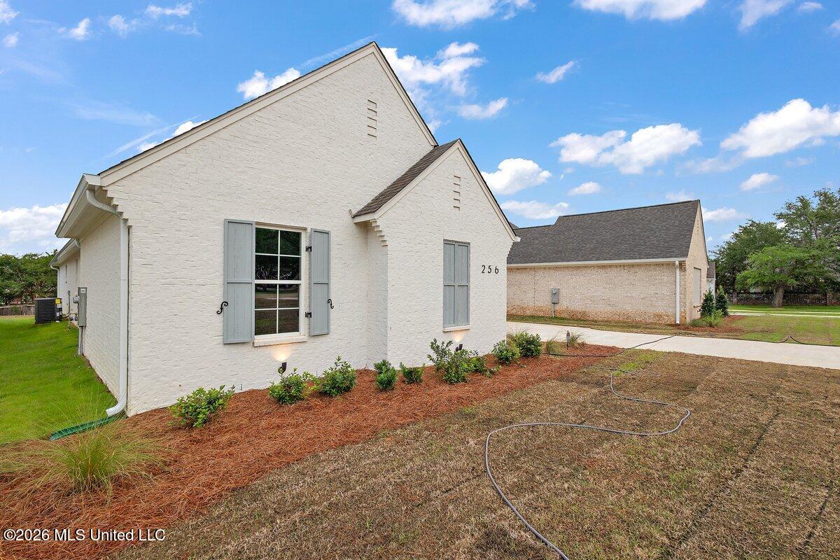 256 Caroline Boulevard Property Photo 38