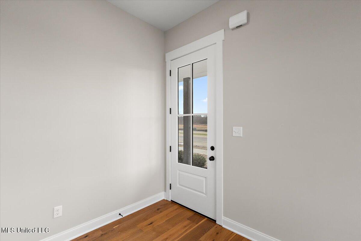 490 Bolivar Drive Property Photo 5