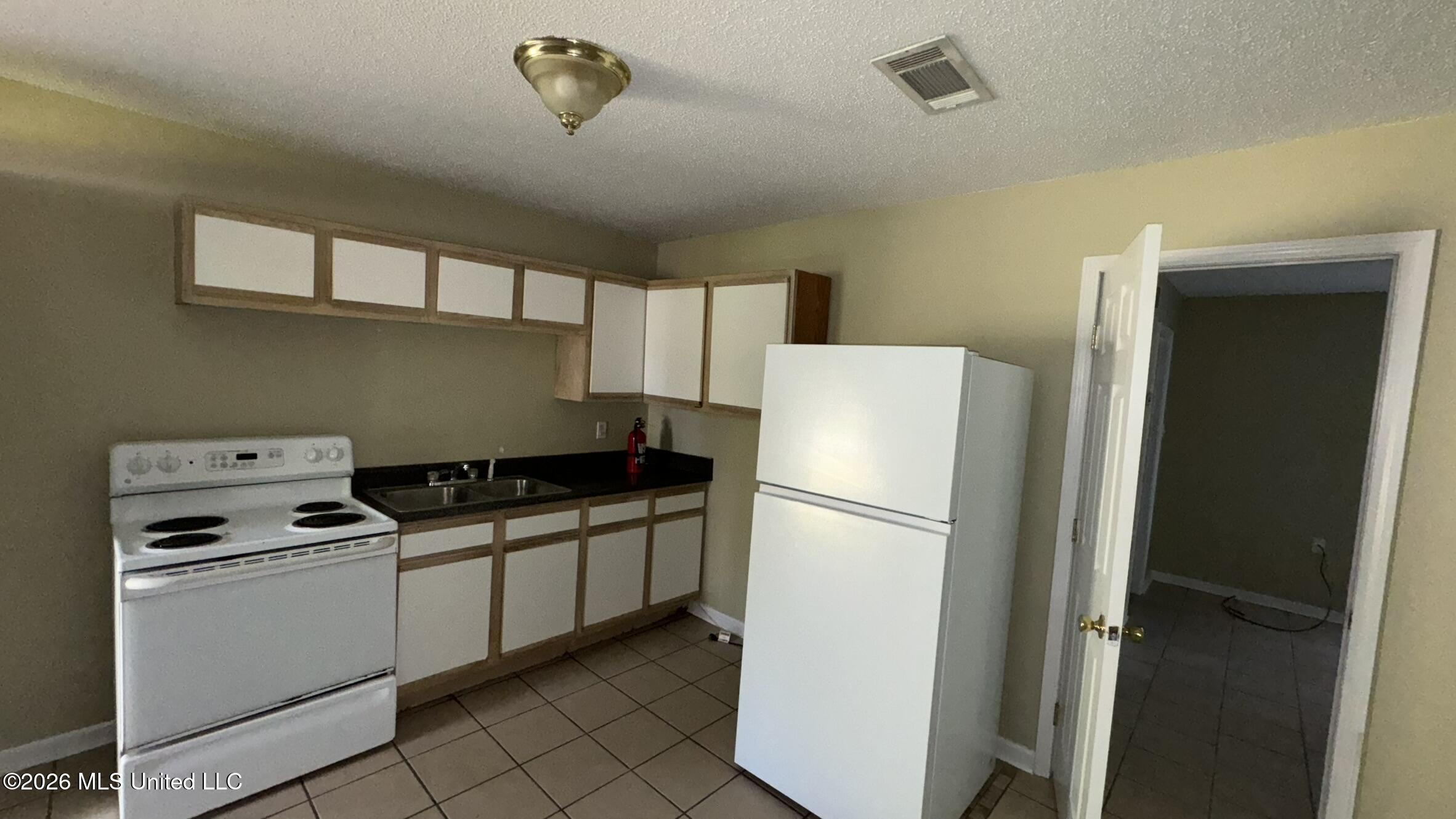 6443 Jasmine Street Property Photo 3