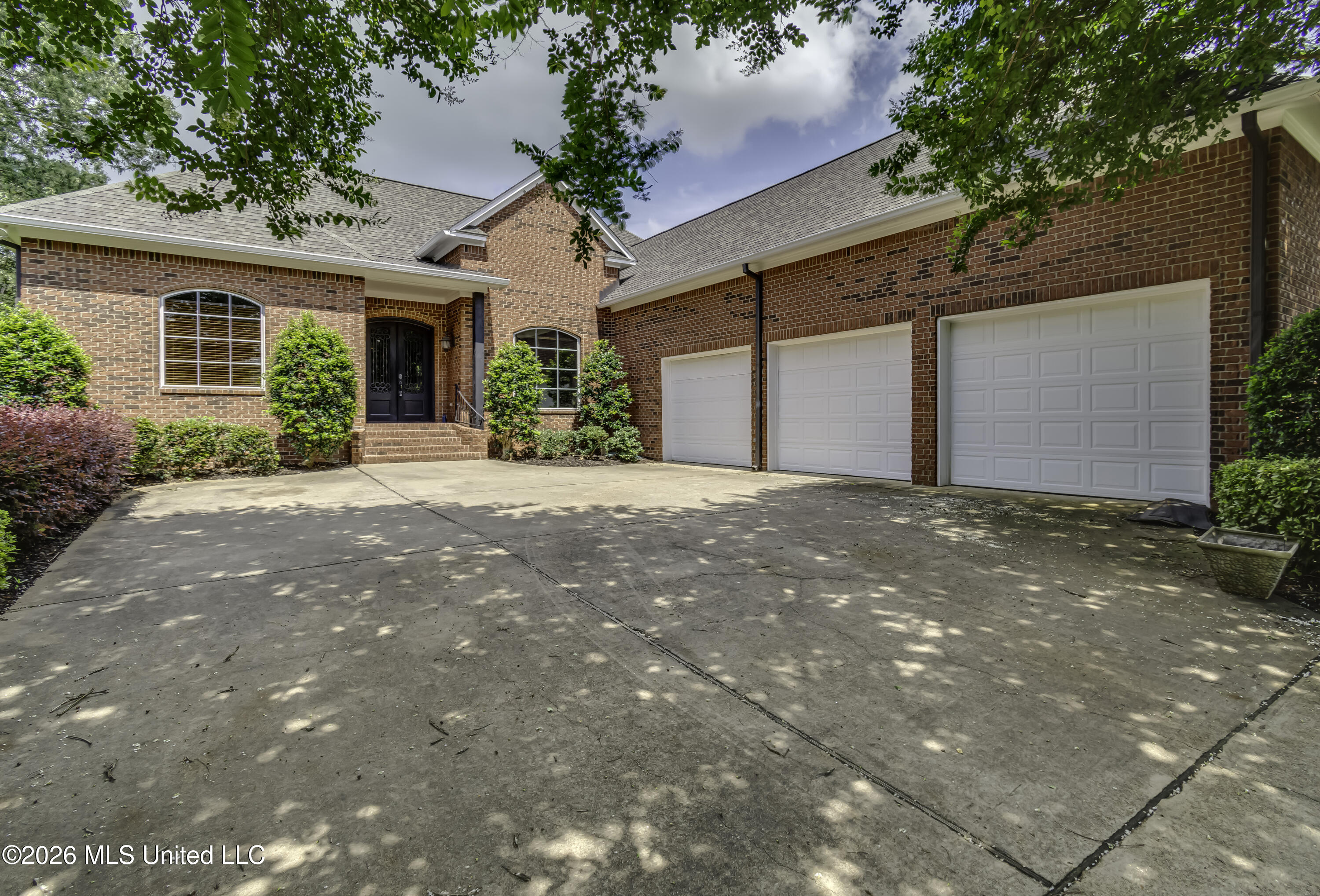 102 Brighton Lane Property Photo 4