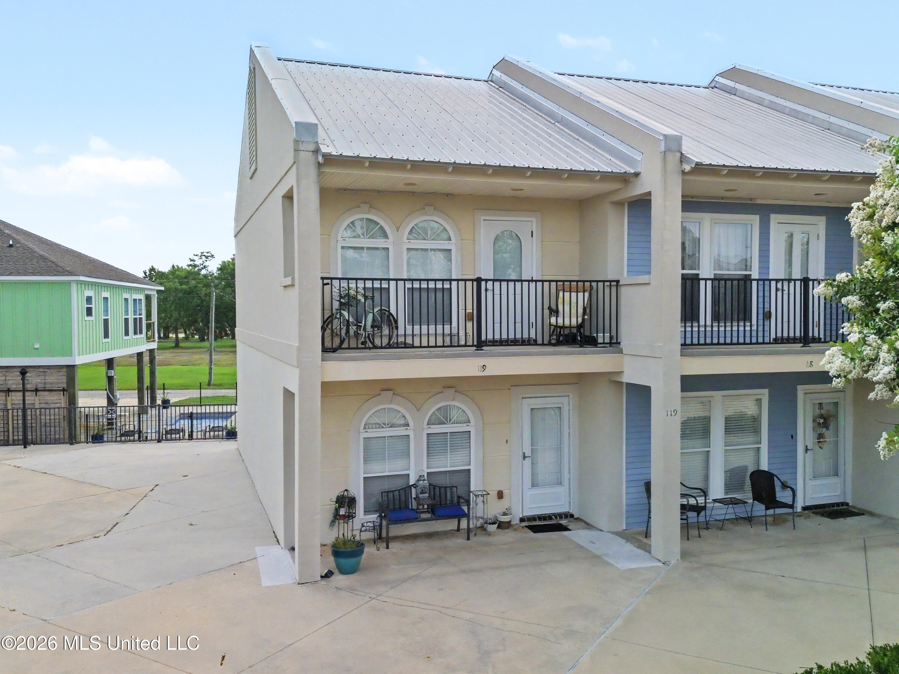548 W Beach Boulevard Property Photo 1