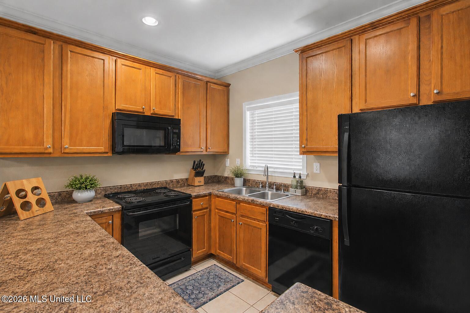 548 W Beach Boulevard Property Photo 7
