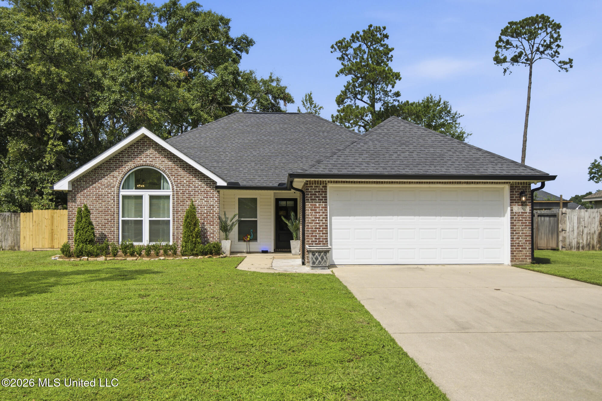 309 Woodcrest Drive Property Photo 2