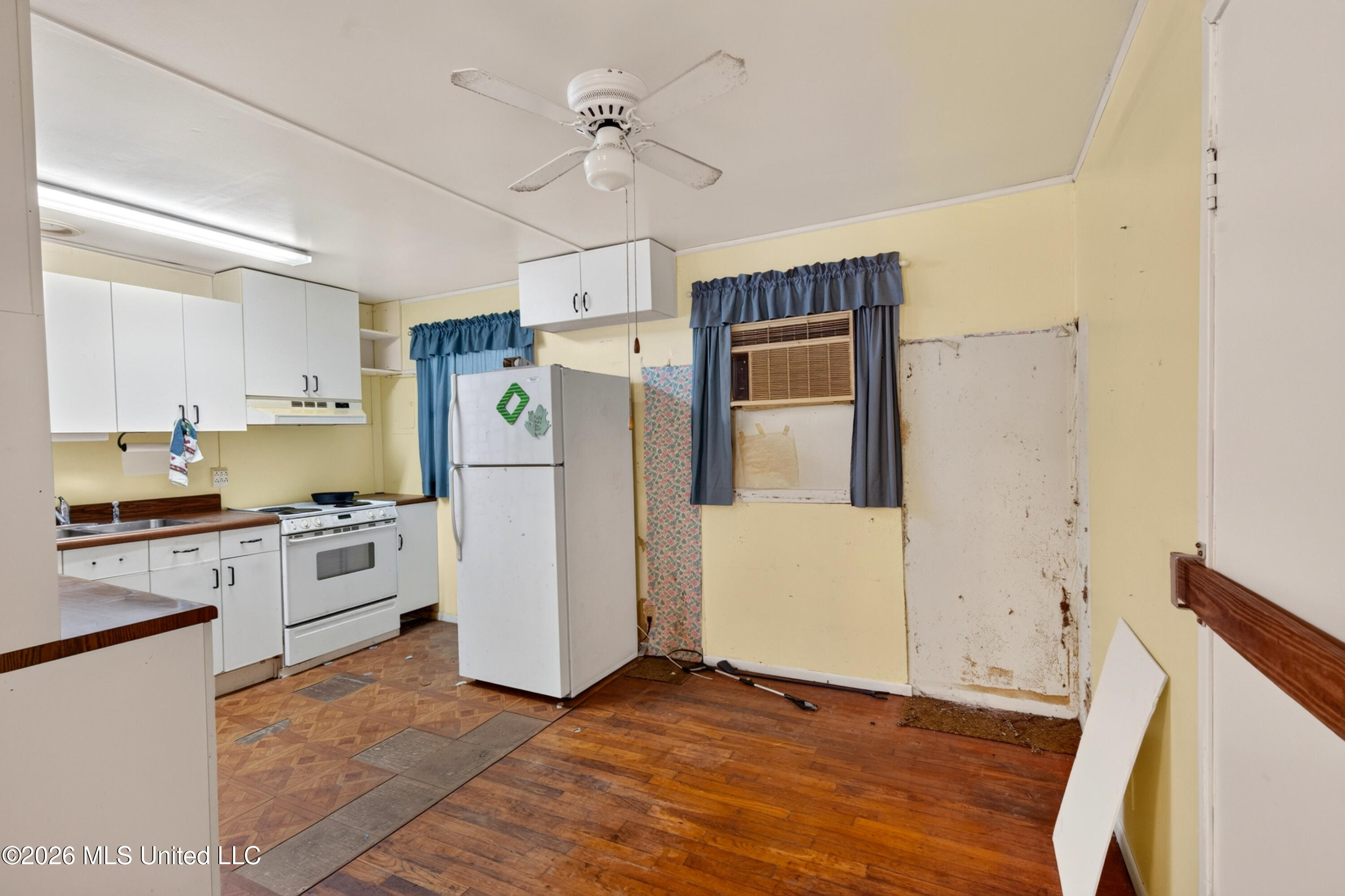 13513 Bunker Hill Road Property Photo 8