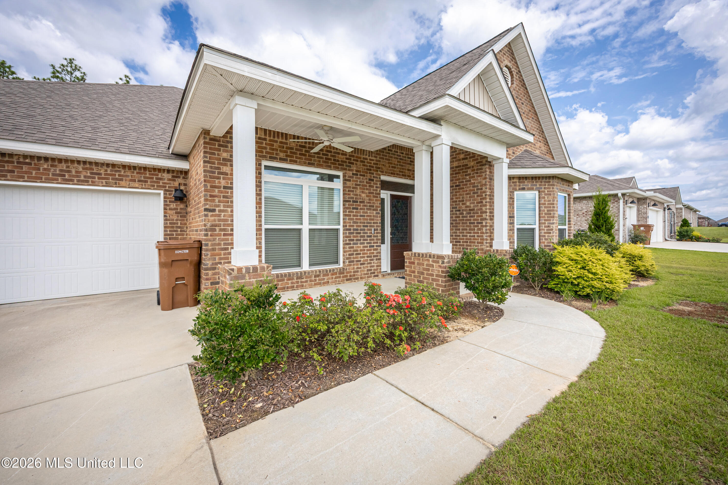 15381 Dandelion Drive Property Photo 6