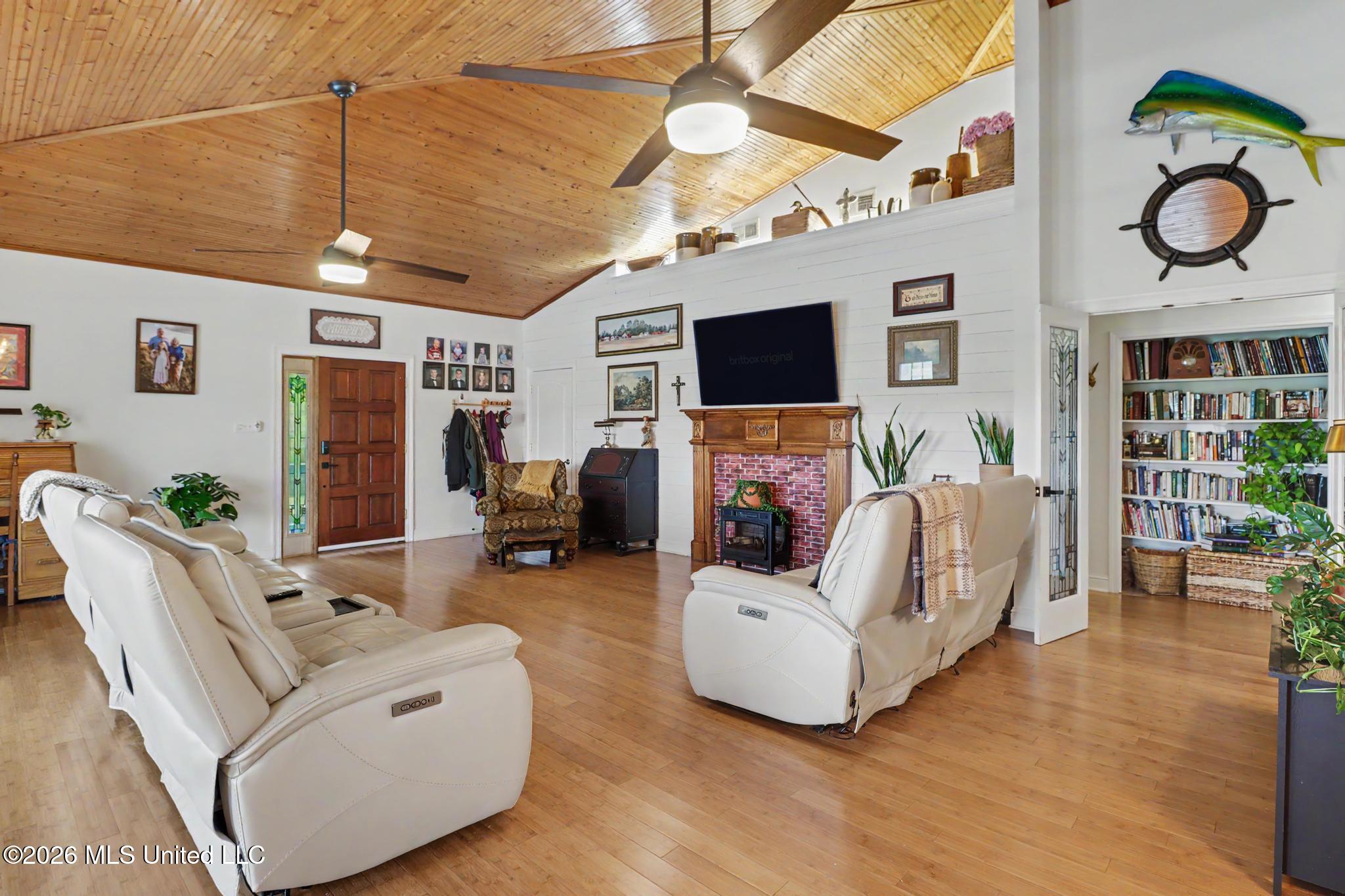 8821 Pickering Forrest Drive Property Photo 12