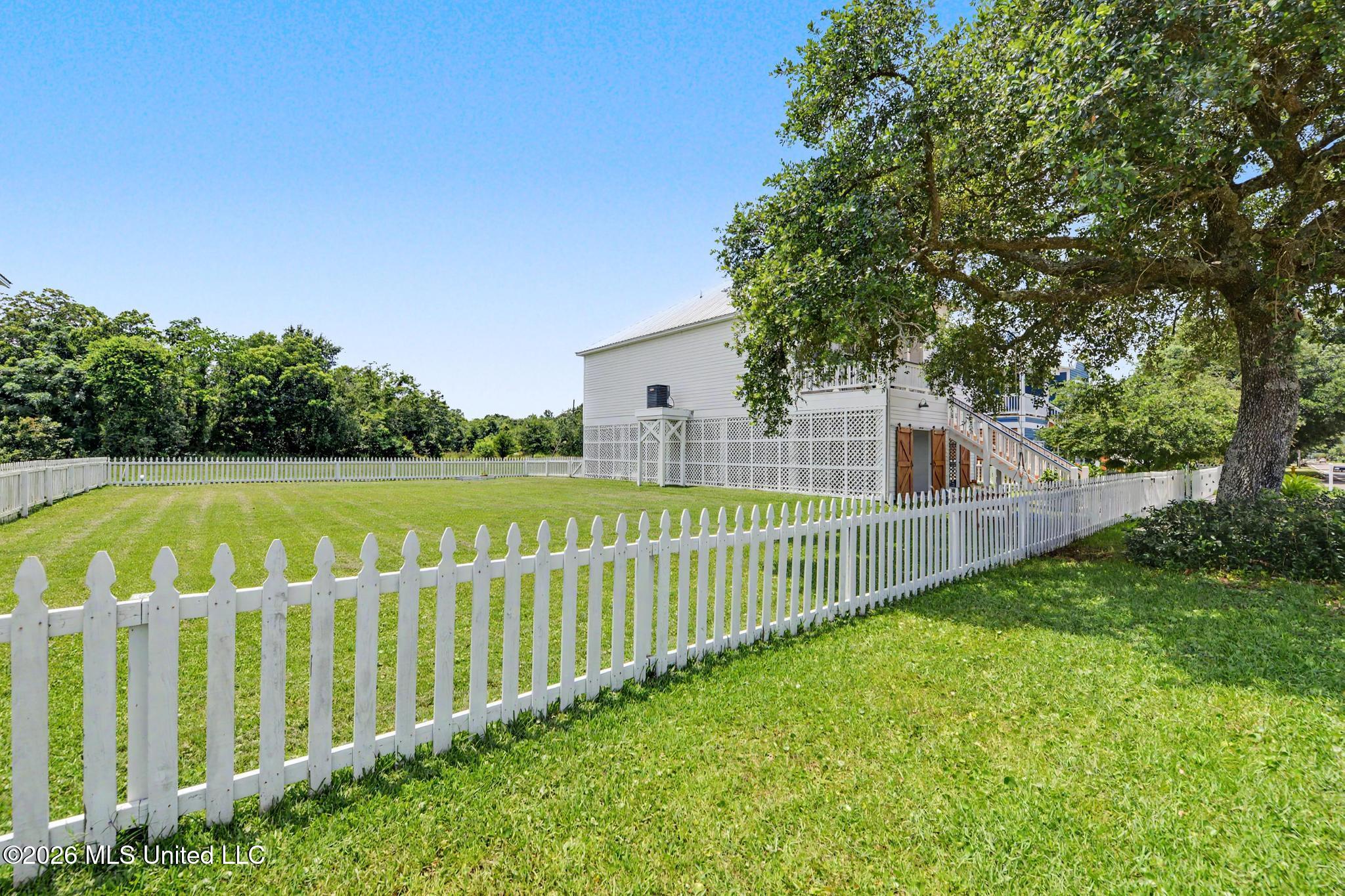 305 Davis Avenue Property Photo 2